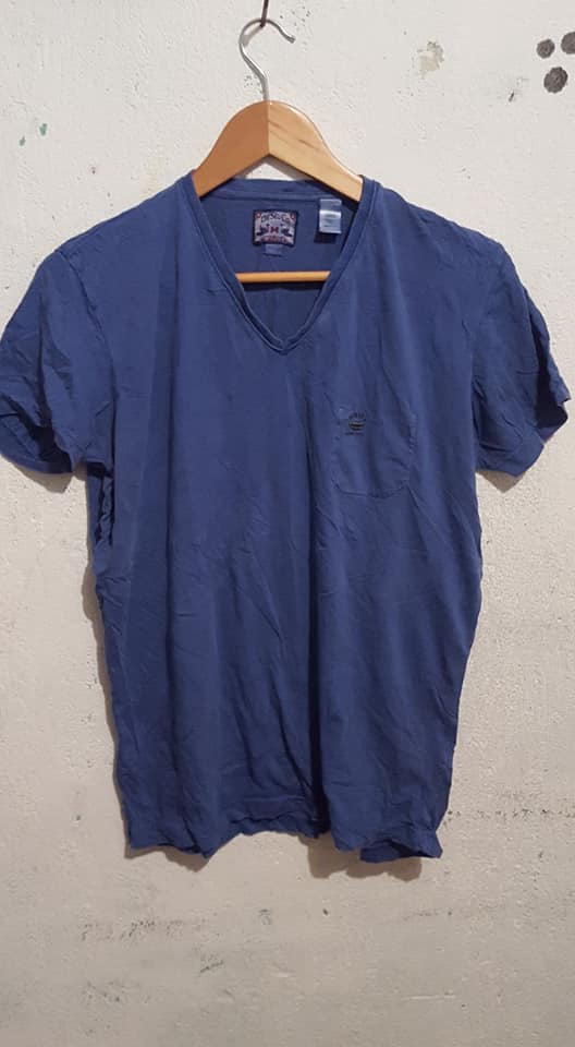 DISPONIBLE
 Camisa Caballero 
 Marca DIESEL
 Color  AZUL
 Estado 9/10
 Talla L