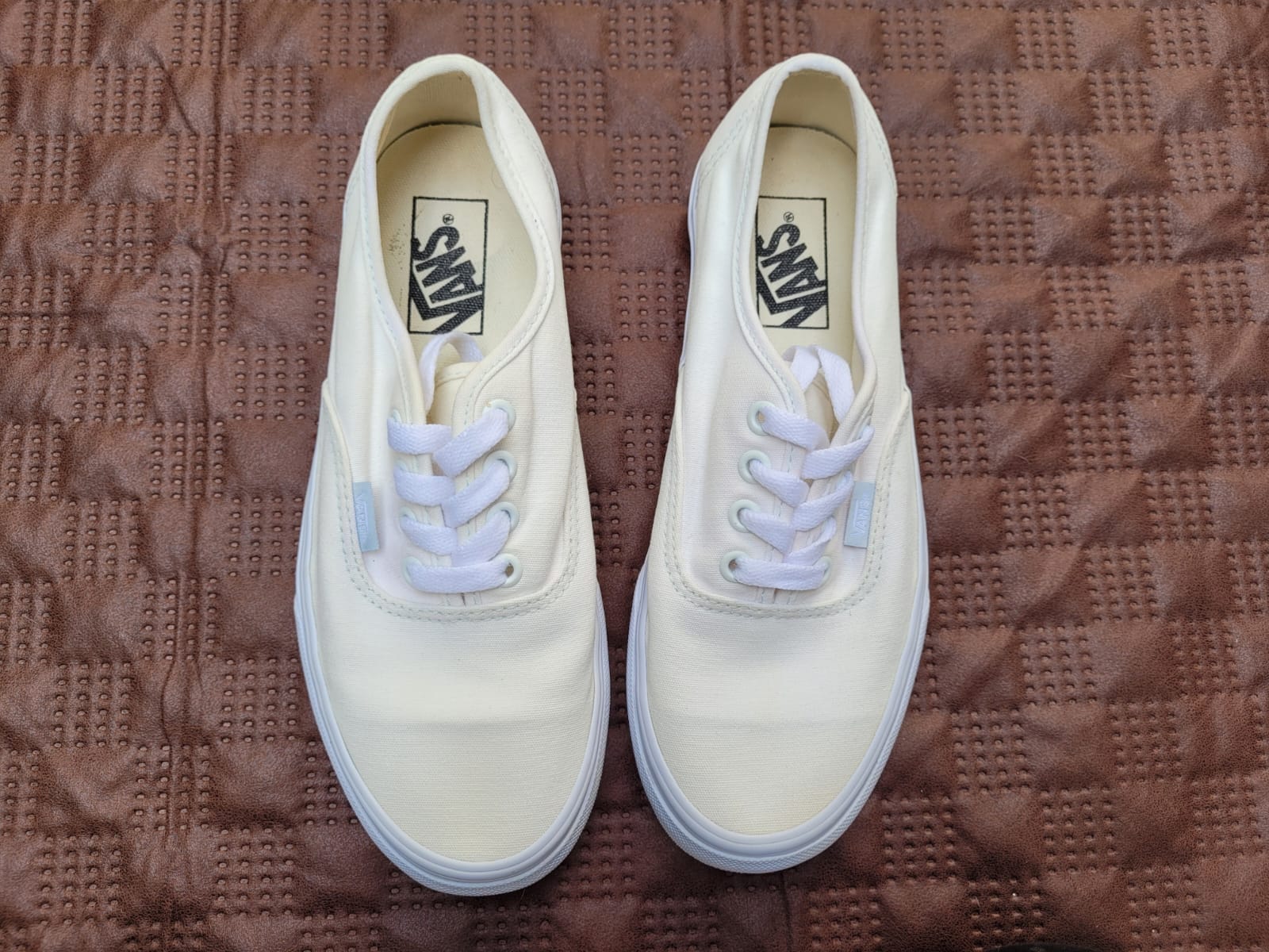 Caminar por la vida es mejor cuando se usan los zapatos indicados  Zapatos Vans