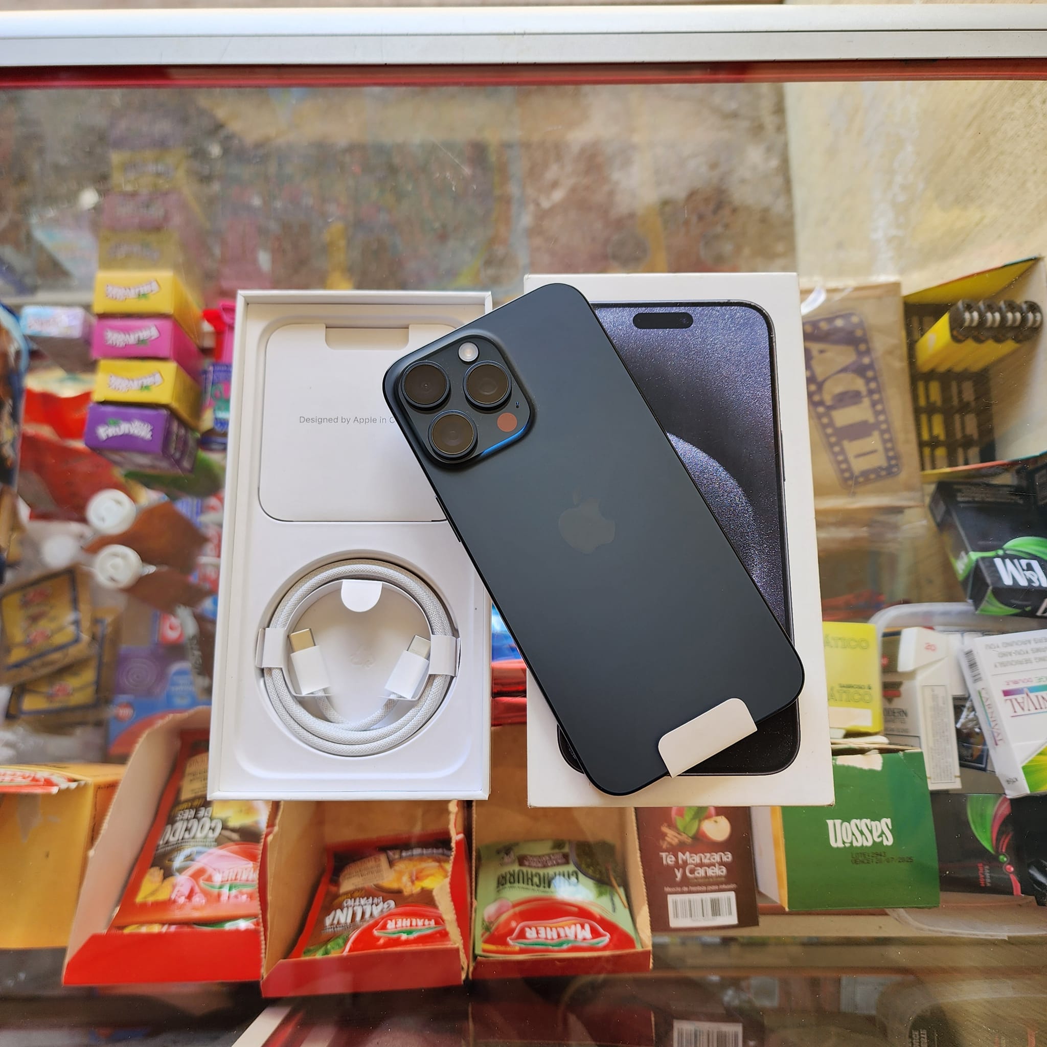 IPhone 15 pro max nuevo Totalmente 
 Precio Q10,700
 Nuevo Totalmente 1 Año de g