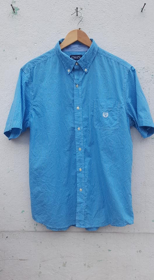 DISPONIBLE
 Camisa Manga Corta
 Marca CHAPS
 Color , Celeste,blanco
 Estado 10/1