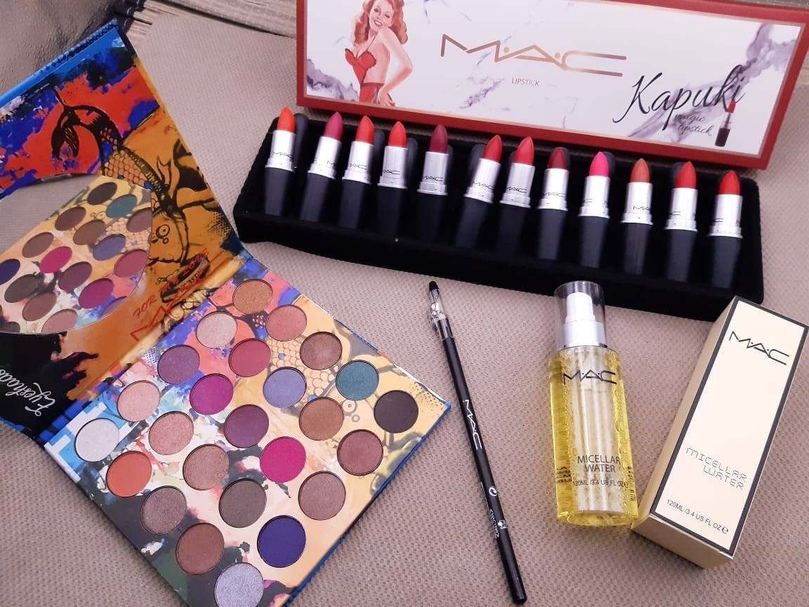 *Súper Combo MAC*  
Rodéate de #Maquillaje no de #Negatividad 

 1 paleta de som