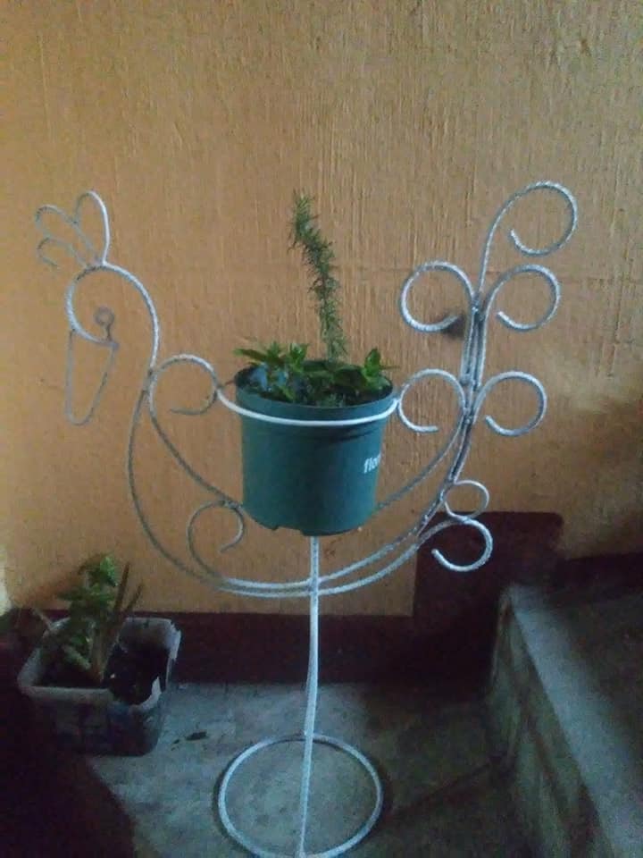 Hermosos porta macetas.al whatsapp 42550696