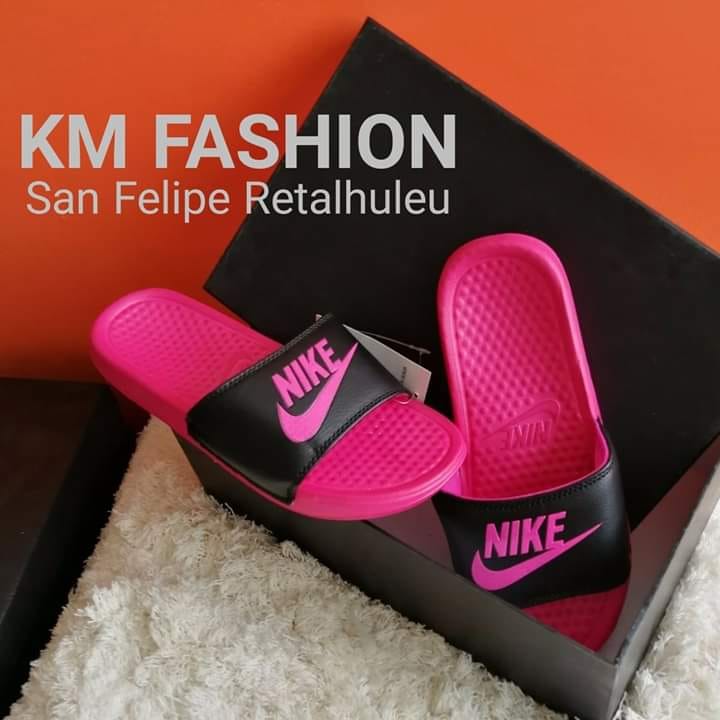 Sandalias para dama Nike, único color disponible, en variedad de tallas, escríb
