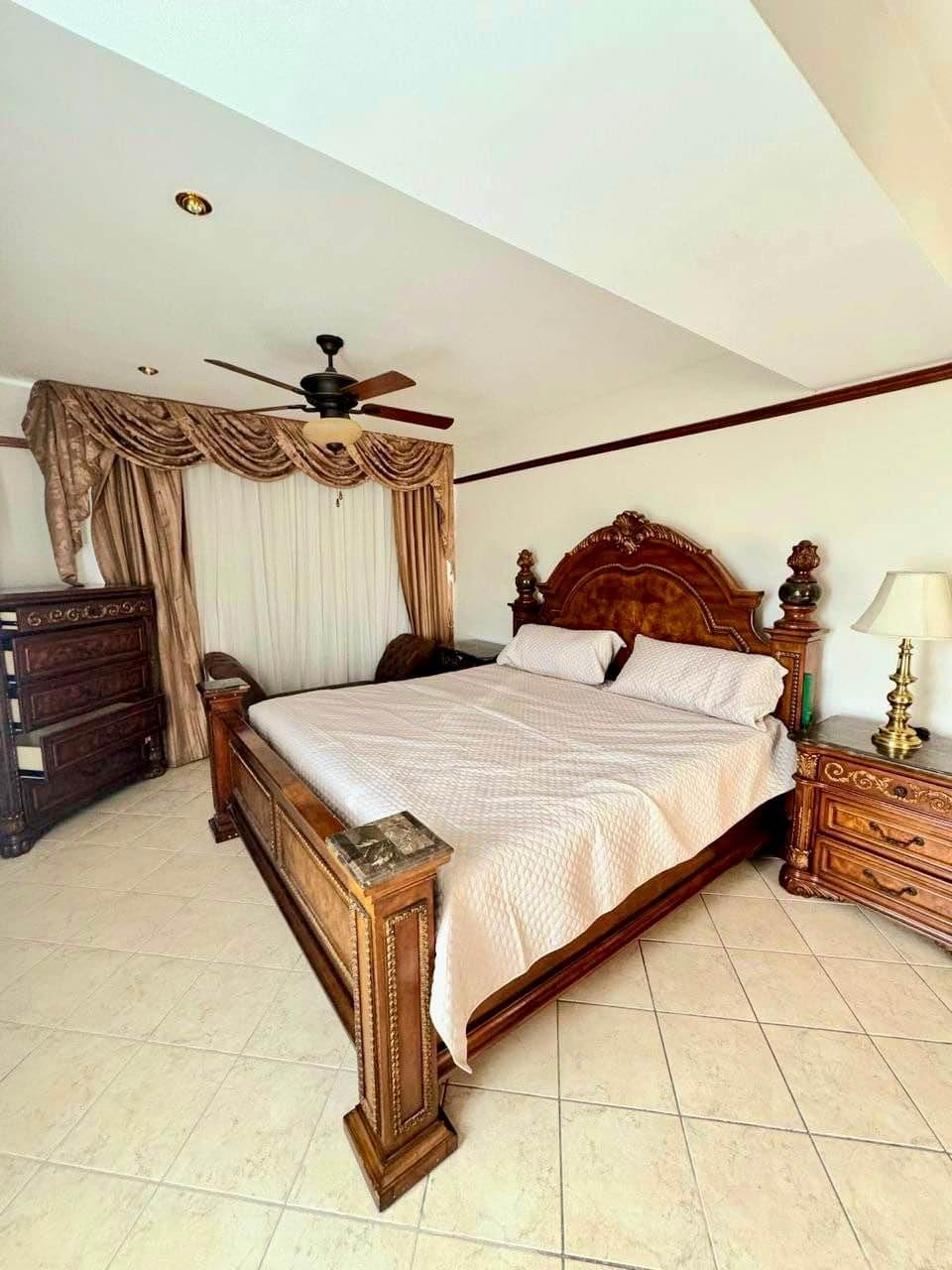 Zona 10 • Apartamento en renta • Edificio Milenia • Amueblado • 4 habitaciones R