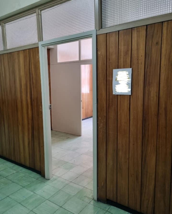 Excelente oportunidad de oficina en ubicacion ideal de zona 1.
 Para más informa