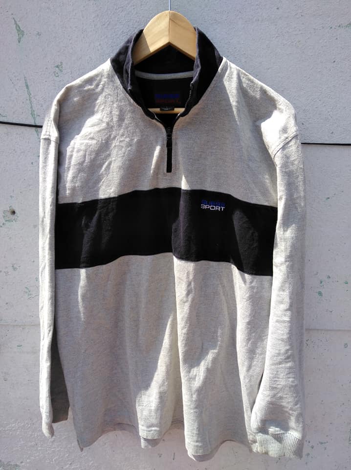 Disponible 
 SUDADERO 
 Marca Guess sport vintage
 Estado 9/10
 Talla L
 Precio
