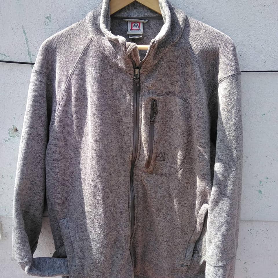 Disponible 
 SUDADERO de montaña
 Marca Avalanche
 Estado 9/10
 Talla XL
 Preci