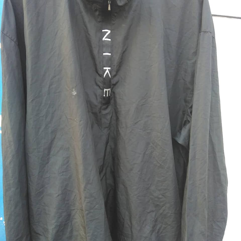 Disponible 
 Chumpa para Caballero rompe vientos
 Marca Nike sports
 Estado 10/