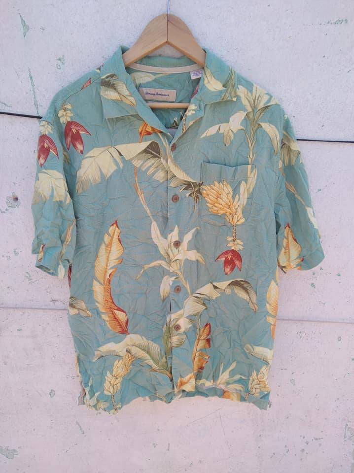 VENDIDA 
 Camisa con estampado
 Marca Tommy Bahama
 Estado 10/10
 Talla L 
 Pre