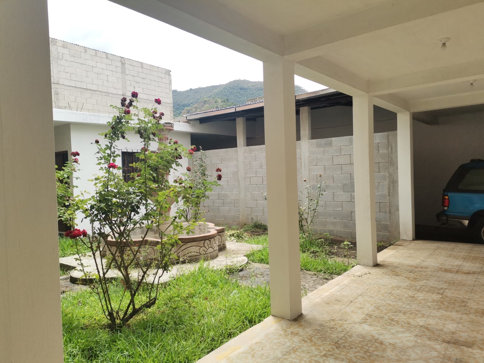 CASA EN RENTA UBICADA EN LAS VICTORIAS JOCOTENANGO SAC.
MUY CERCA DE LA BODEGONA