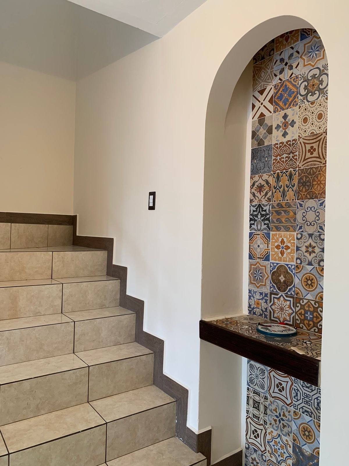 Casa en venta de dos niveles dentro de residencial de San Miguel Dueñas. Residen