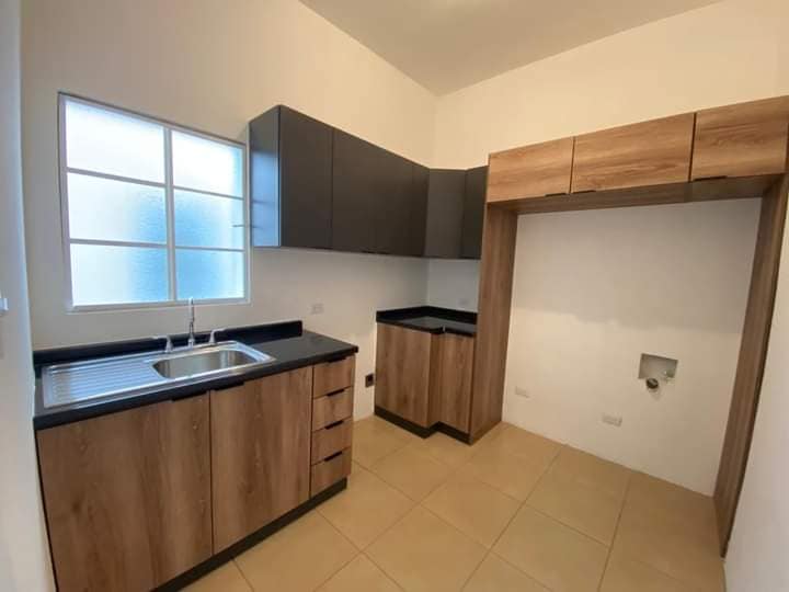 Propiedad ubicada en Ciudad Nueva Zona 2.
Construccion de Block y terraza.
2 niv