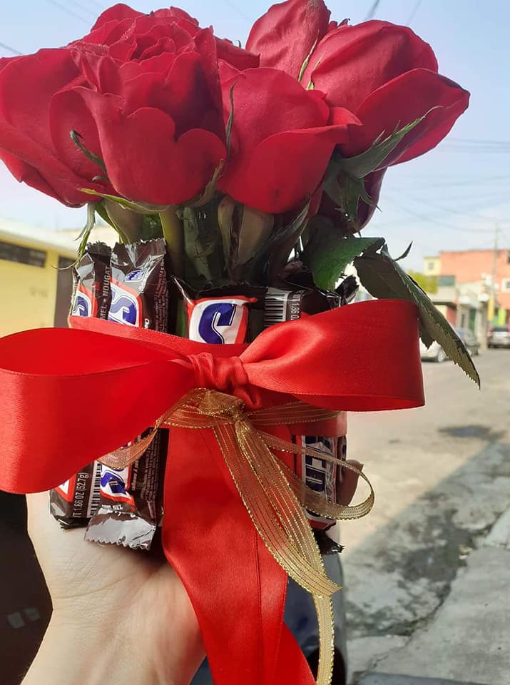 Promoción día de la secretaria y día de la madre Q170.00
 30 chocolates Snickers