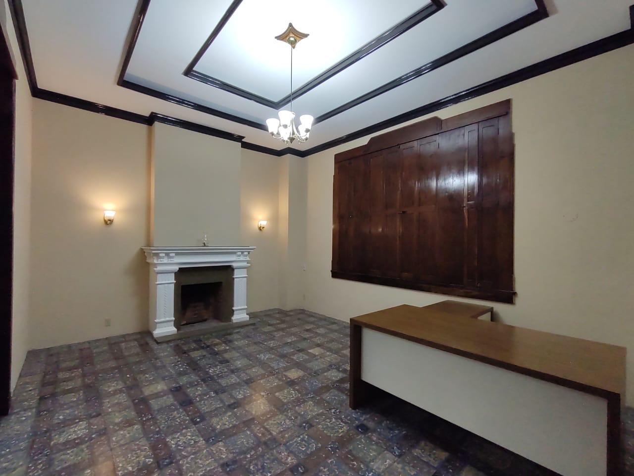 Alquilo amplia casa para oficinas en zona 1 Perfecta para empresas que buscan un