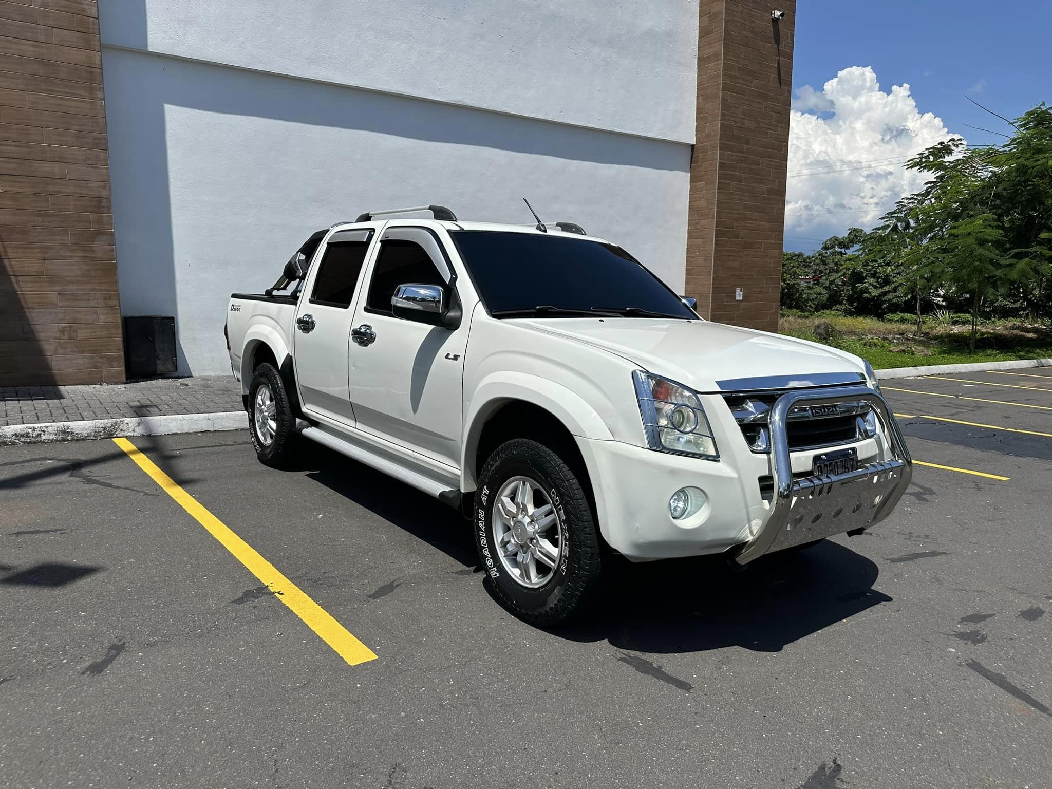 ISUZU DMAX 2011
 MECÁNICO 4x4  
 AIRE ACONDICIONADO ENFRIANDO BIEN 
 MOTOR 3.0 T