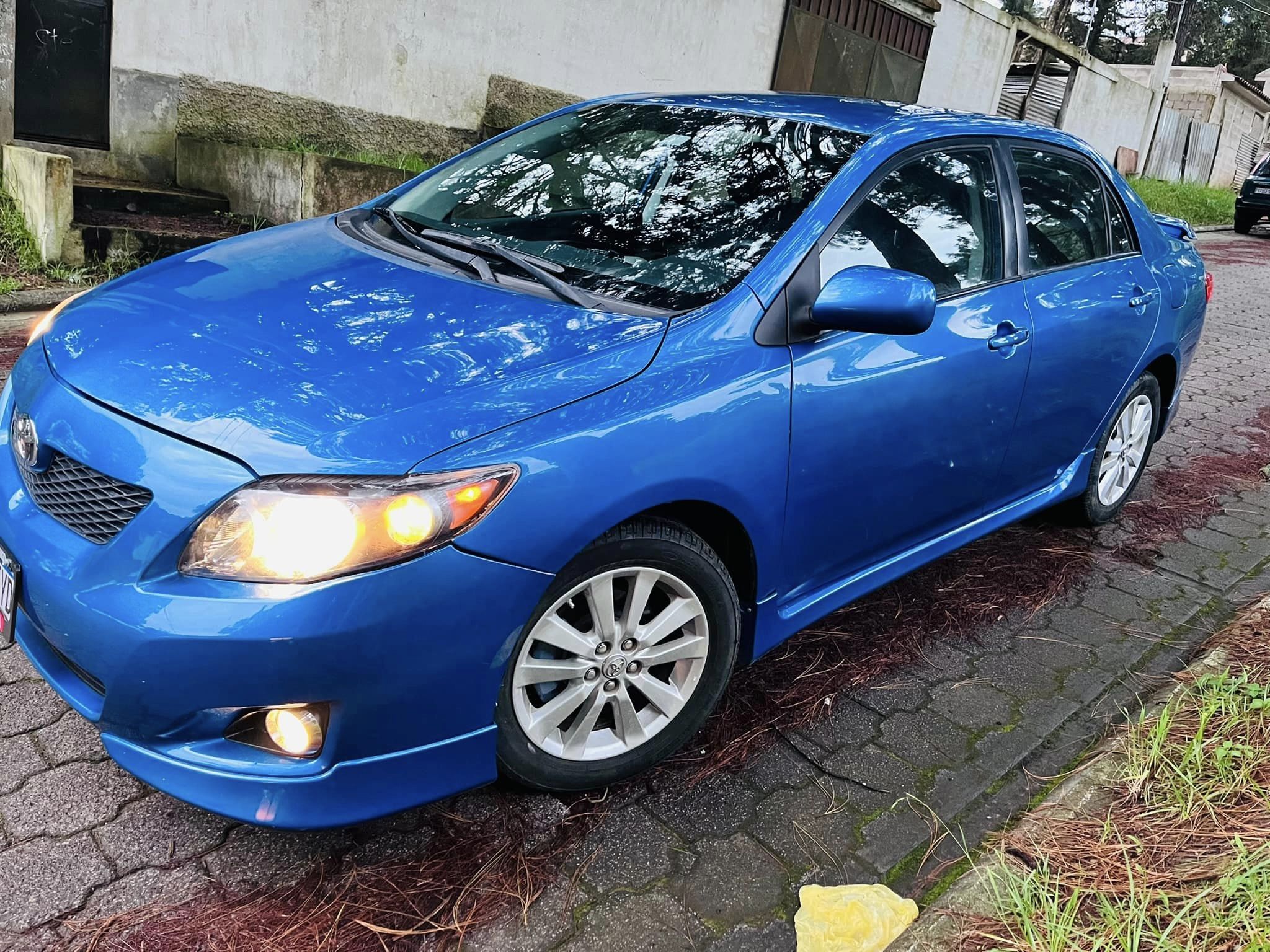Disponible de entrega inmediata impecable Toyota Corolla 2010 S 
vidrios y retro