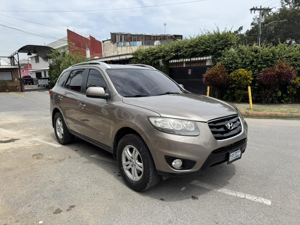 HYUNDAI SANTA FE 2010 DE AGENCIA 
MECANICA
DE 3 FILAS FULL CUERO
MOTOR 2.4 de 4