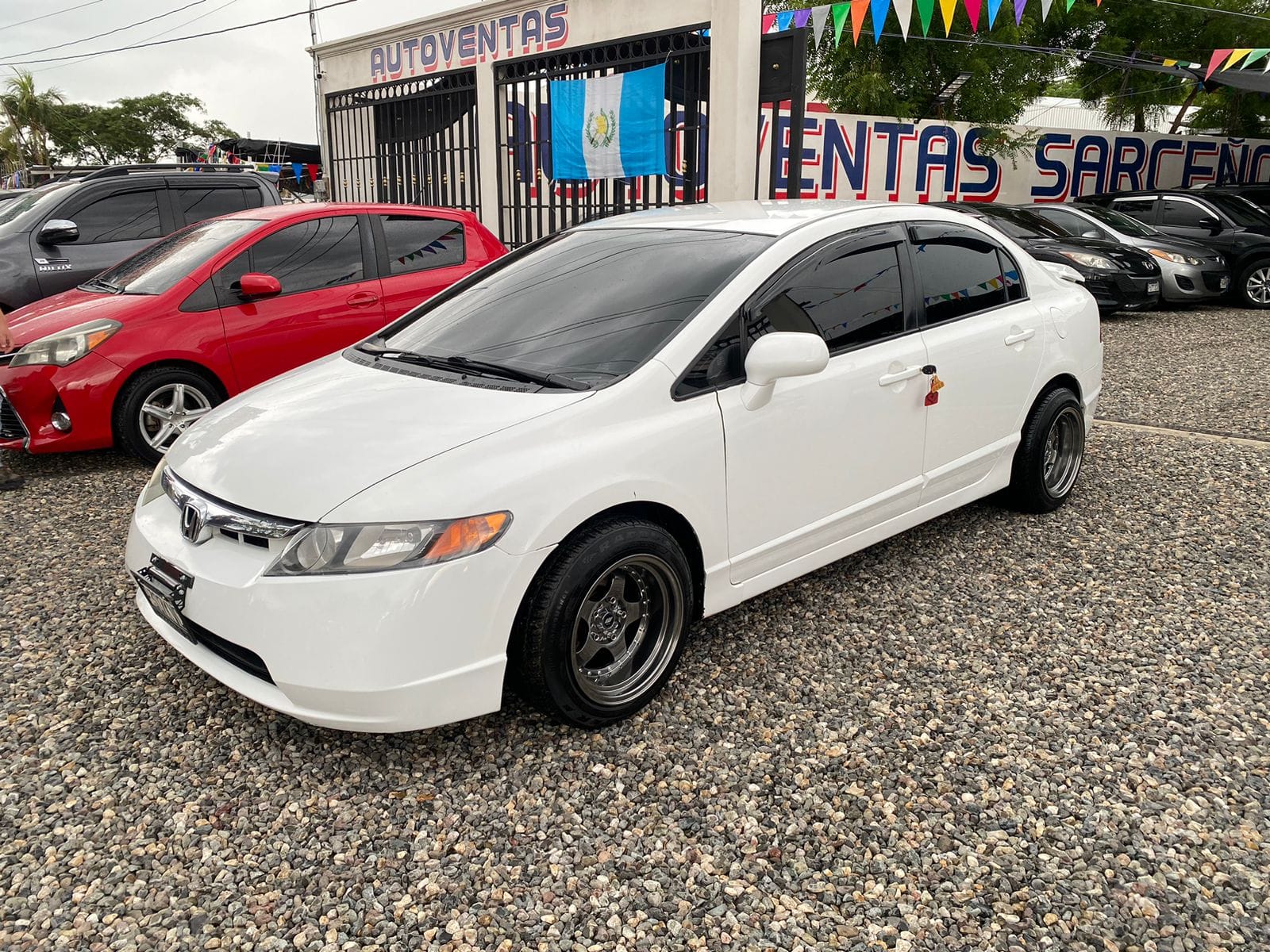 HONDA CIVIC 

✓MODELO 2008 
✓C:C: 1.8 
✓AUTOMATICO
✓LLANTAS SEMINUEVAS
✓BIEN AJU
