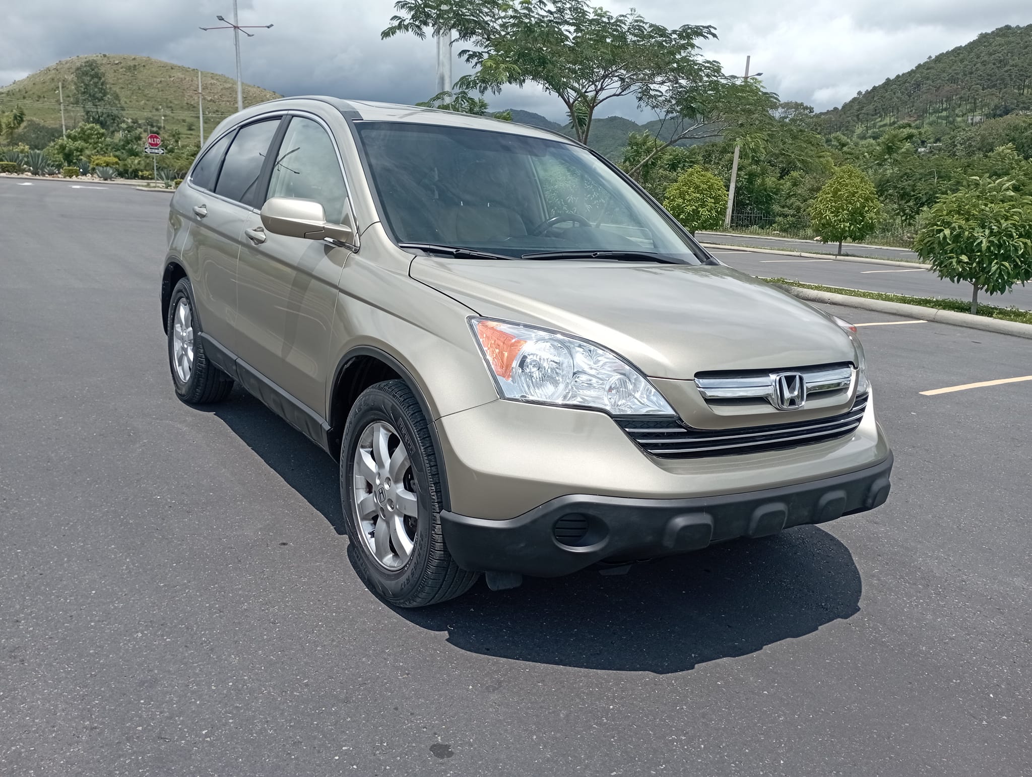 Vendo Honda Crv. EX-L 2007. Recién ingreso de USA     Automática
  4x2
  4 Cilin