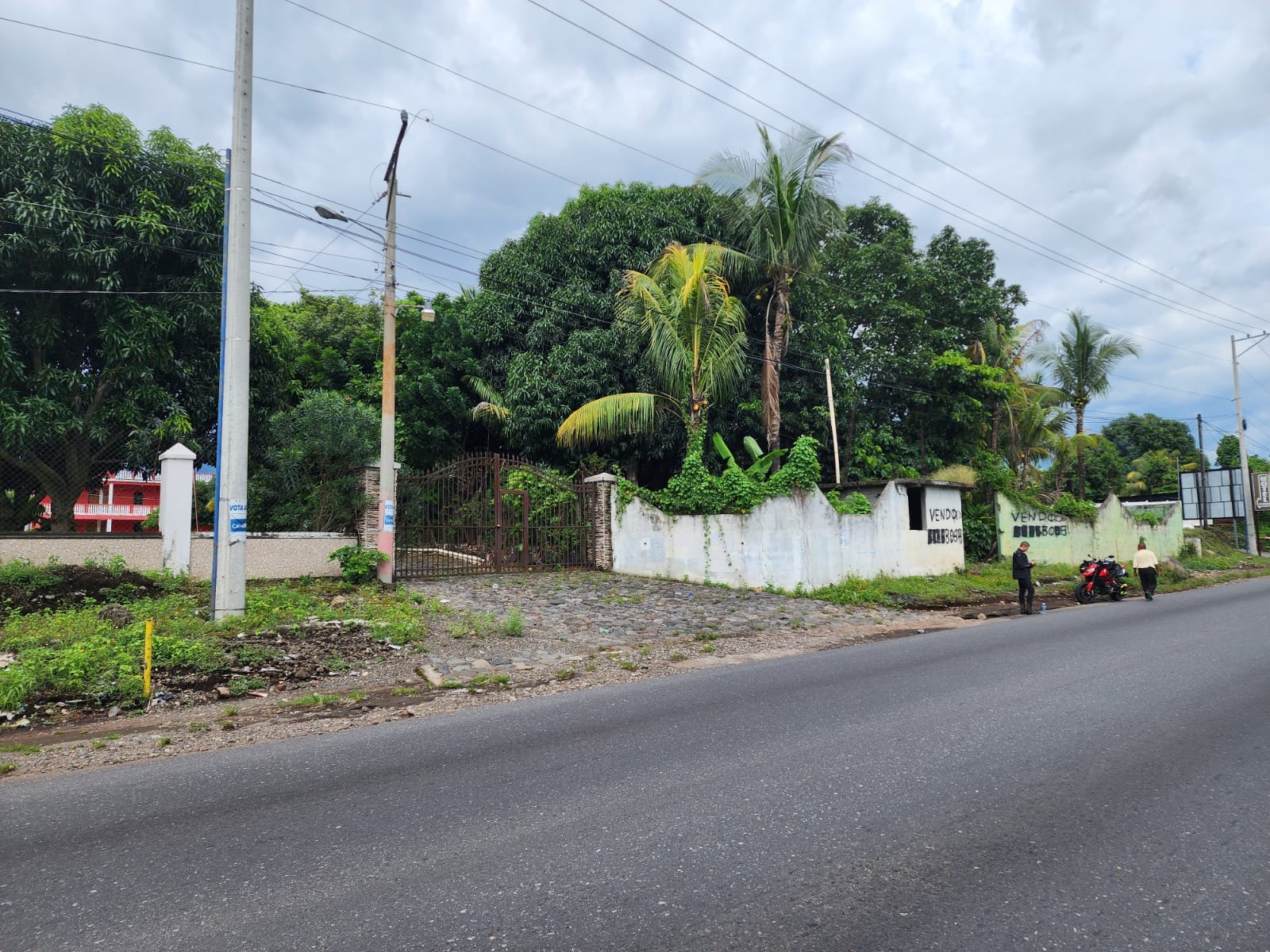 ¡Bello terreno en venta a orilla de carretera, ubicado en el cruce a Río Bravo,