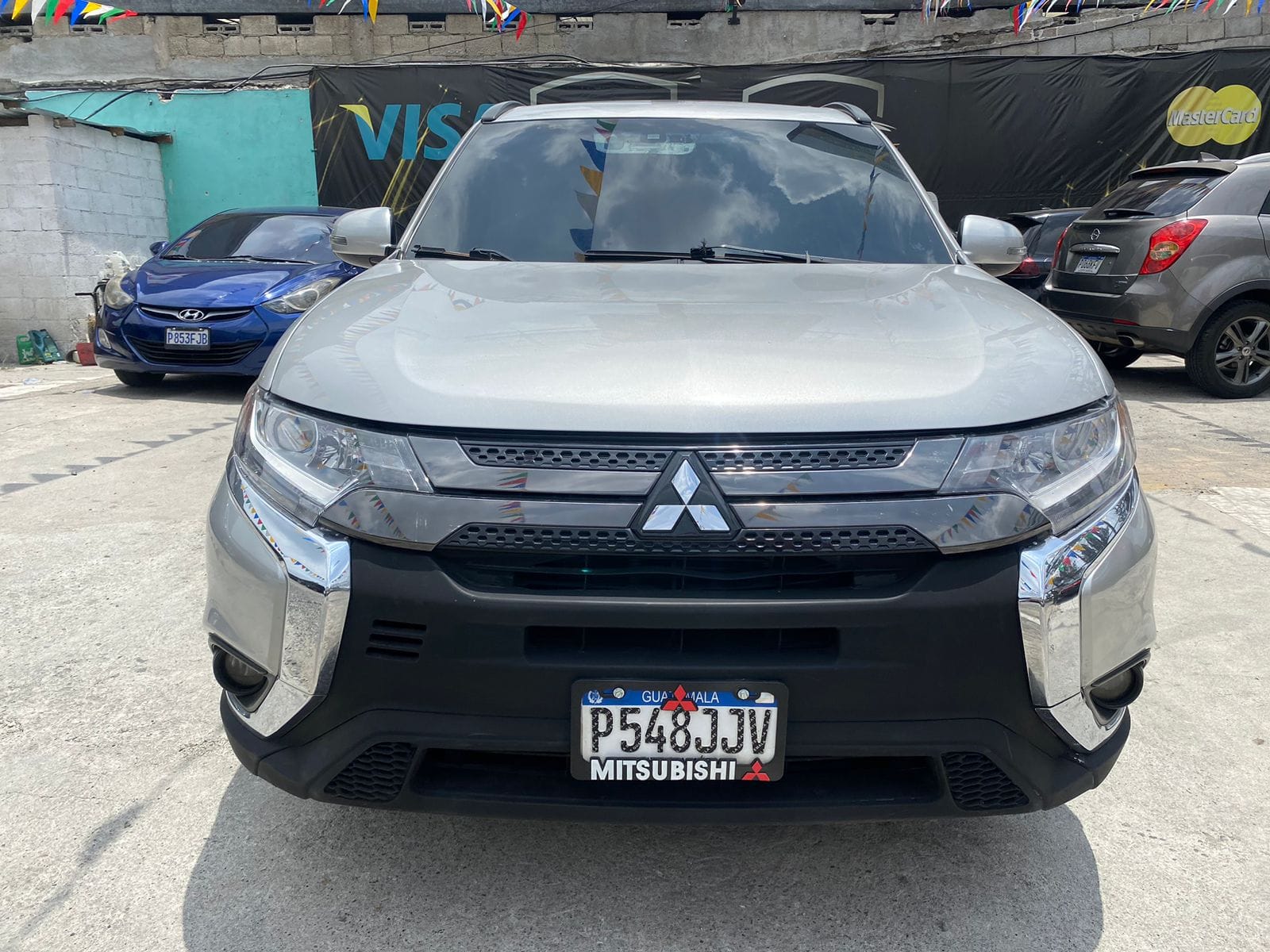 Mitsubishi Outlander 2020  Transmisión automatica
 Aire acondicionado 
 Motor 2.