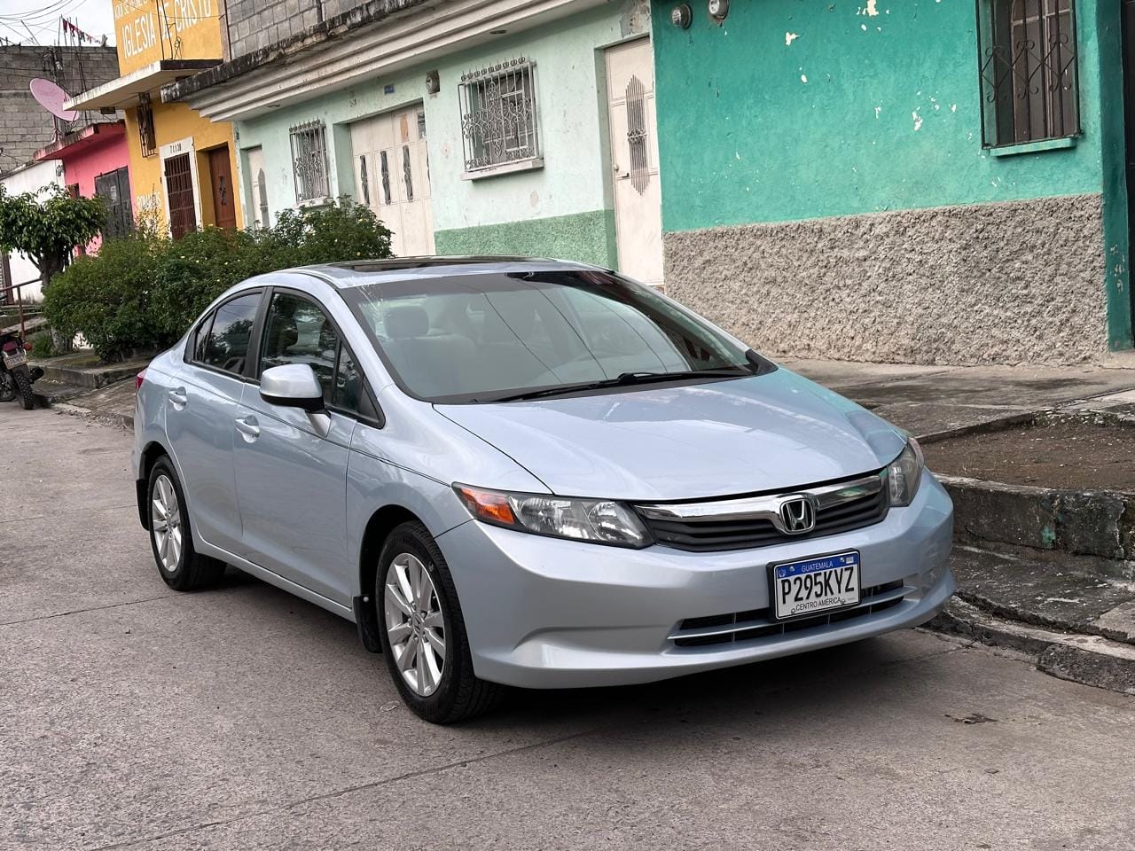 Con el permiso del administrador, tengo a la venta estos vehículos y una moto. M