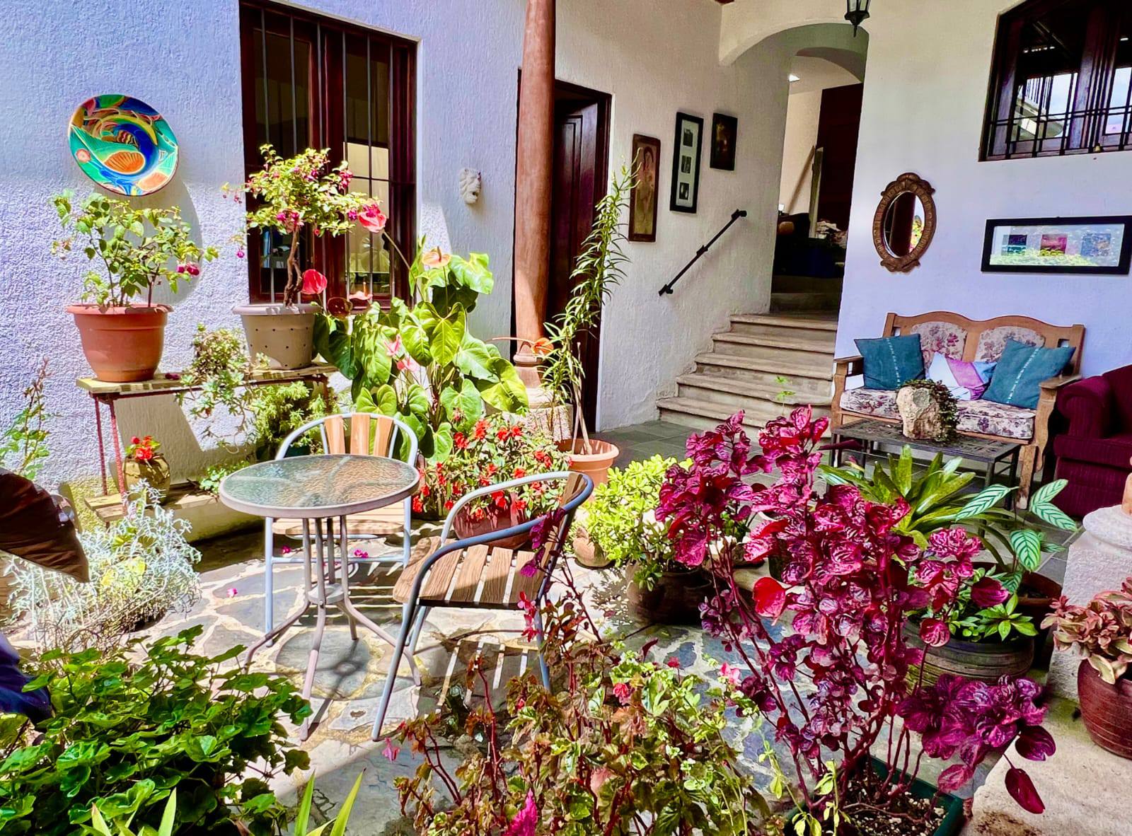 Alquilo preciosa Casa en San Cristóbal El Alto Antigua Guatemala.
Sus ambientes