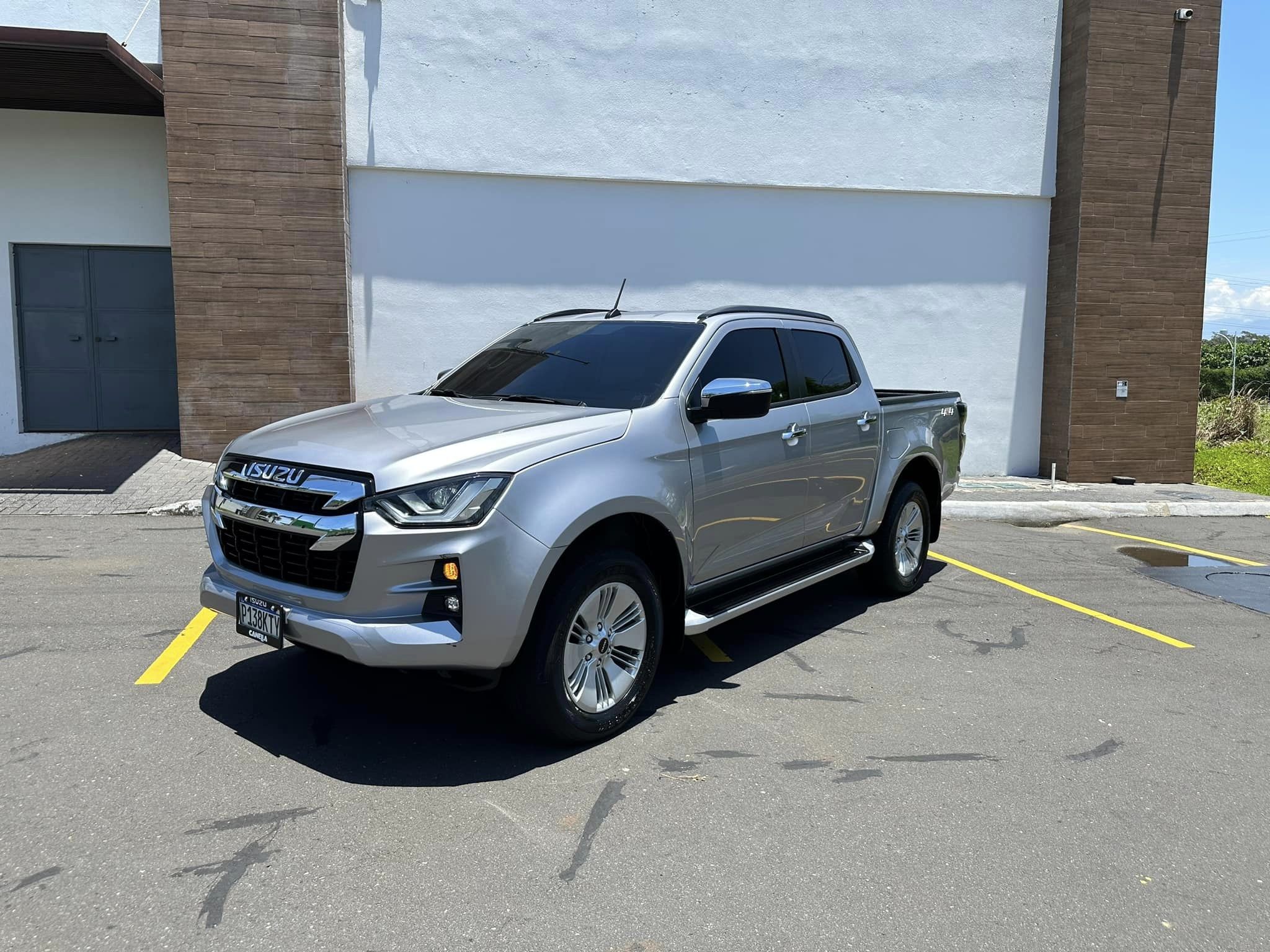 ISUZU DMAX LS MODELO 2024 
AUTOMATICO 4X4 MOTOR 3.0 TURBO DISEL INTERCULER 
UN S