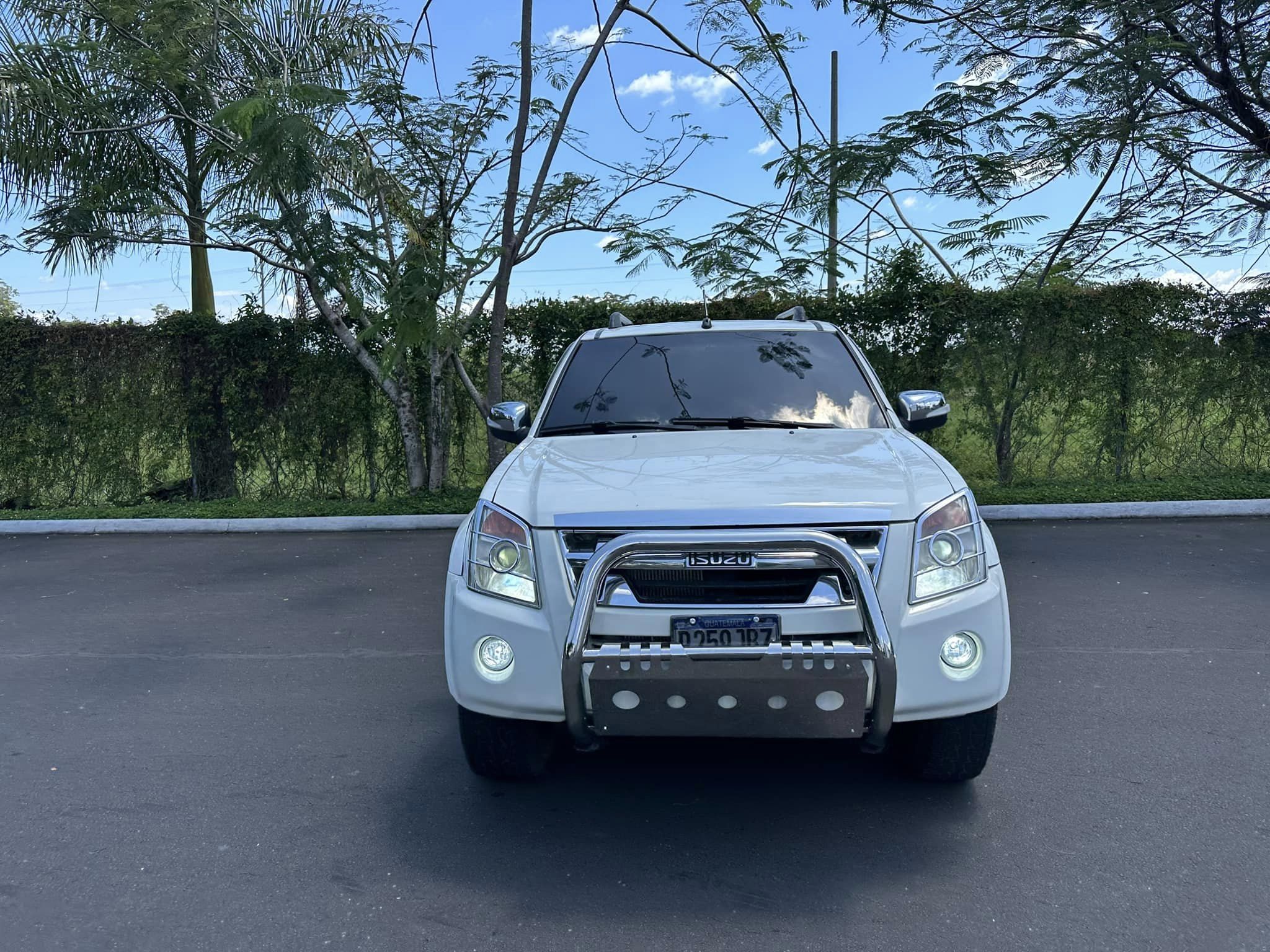 ISUZU DMAX 2011
 MECÁNICO 4x4  
 AIRE ACONDICIONADO ENFRIANDO BIEN 
 MOTOR 3.0 T