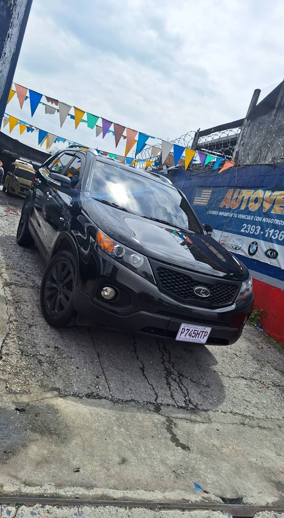 KIA SORENTO 2010 

3 FILAS 
VERSION "R" 
MOTOR 2.0 DIESEL 
SISTEMA ECO 
FULL CUE
