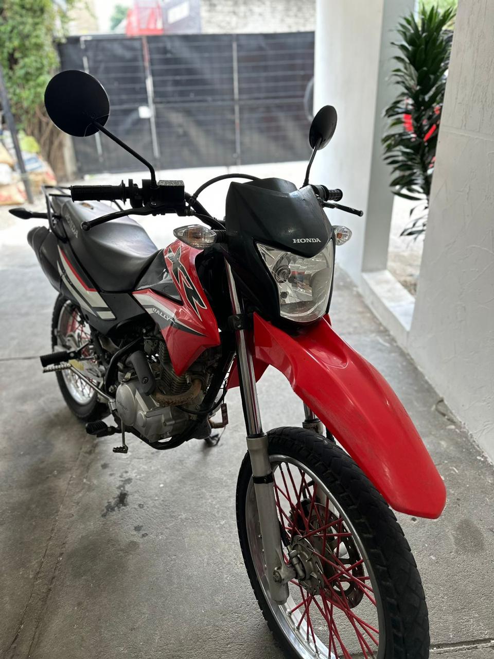 **VENDO MOTO HONDA O CAMBIO POR CADENA DE ORO LARGO 70 ESTILO CUBANO DE 10 O 14