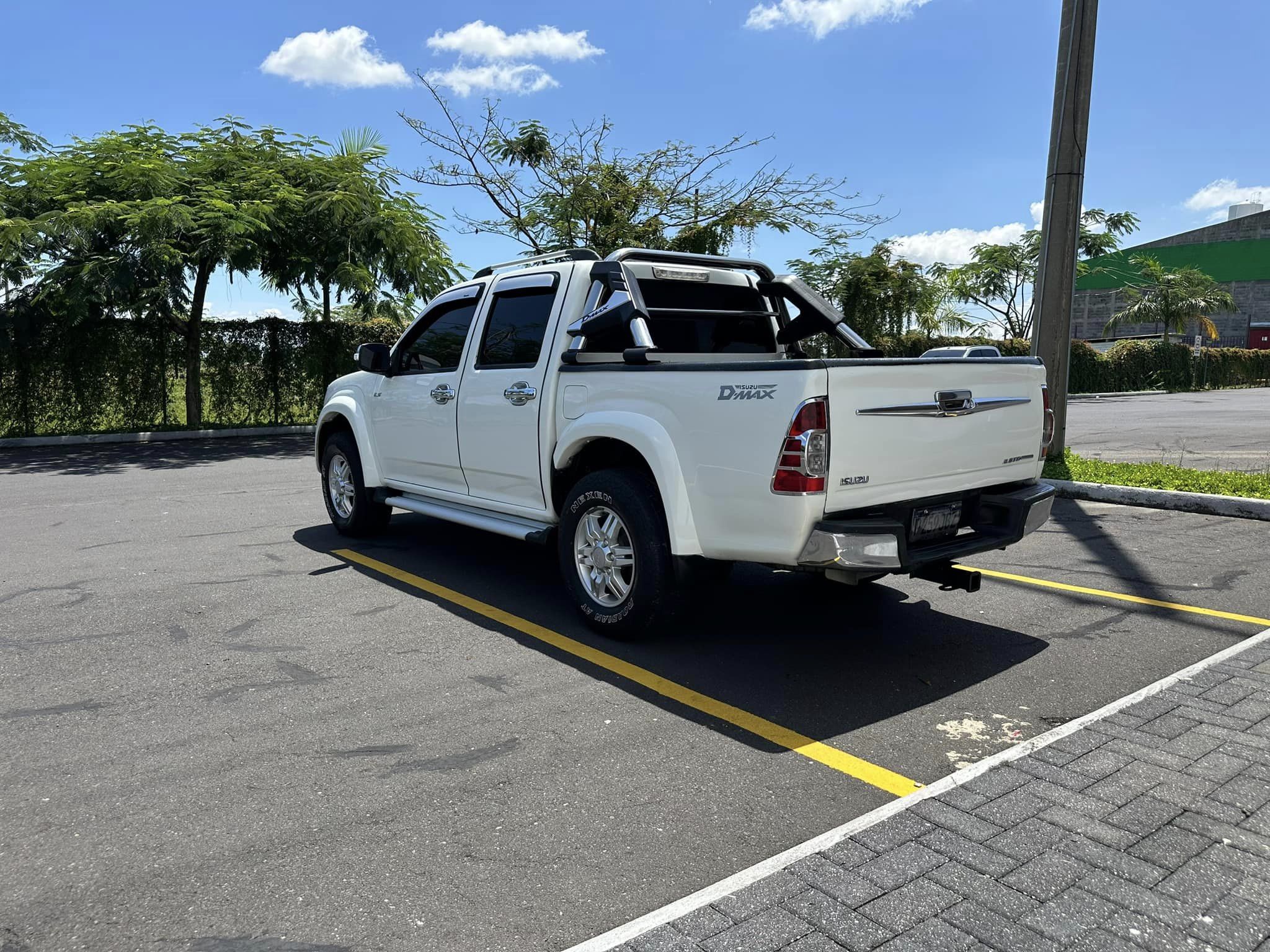ISUZU DMAX 2011
 MECÁNICO 4x4  
 AIRE ACONDICIONADO ENFRIANDO BIEN 
 MOTOR 3.0 T
