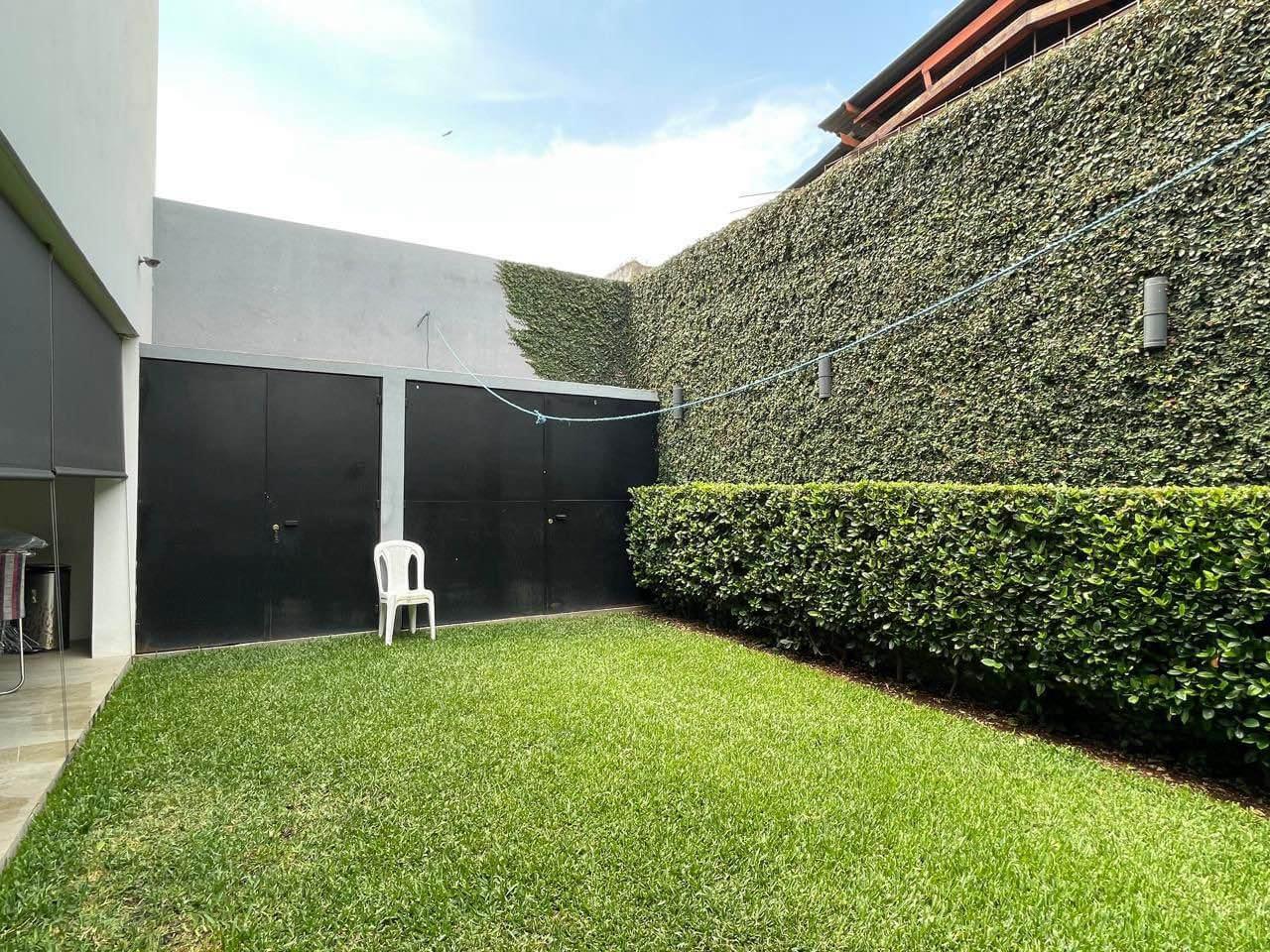 *CASA EN VENTA EN BOSQUES DE SAN NICOLÁS ZONA 4 DE MIXCO DENTRO DE GARITA*

4 añ