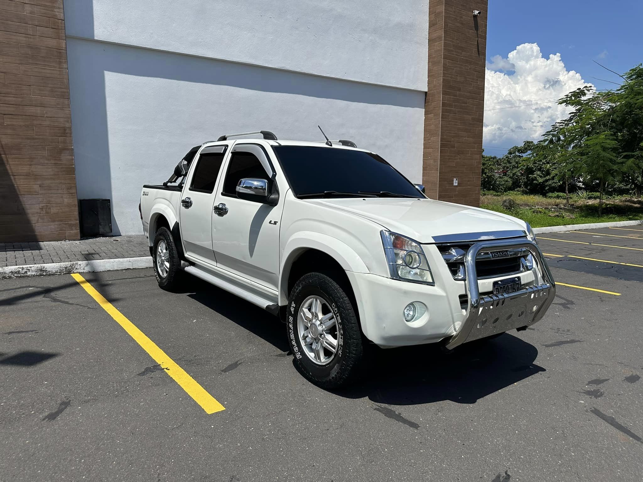 ISUZU DMAX 2011
 MECÁNICO 4x4  
 AIRE ACONDICIONADO ENFRIANDO BIEN 
 MOTOR 3.0 T