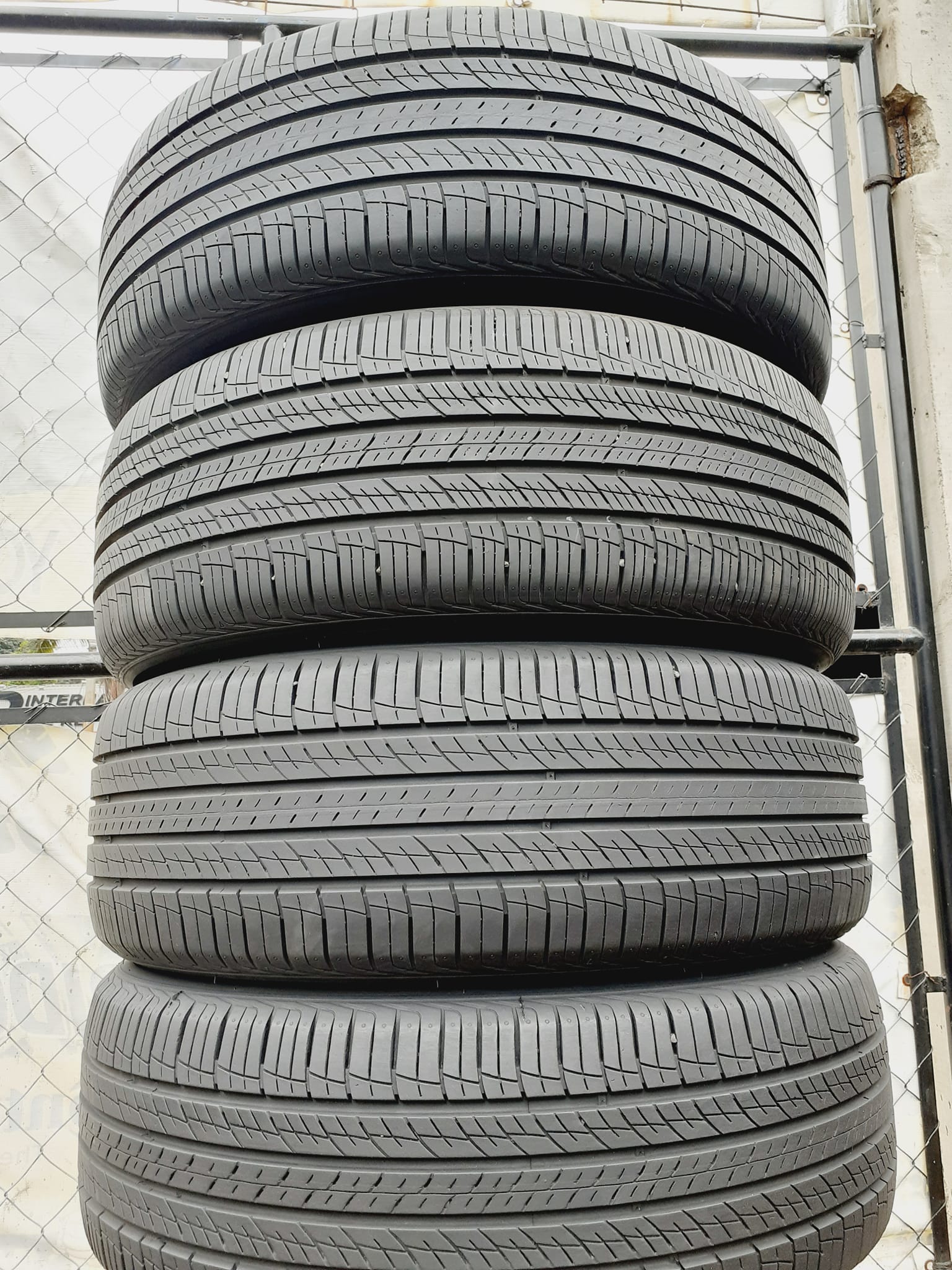 #Importadora De Llantas Americanas 
Juego de llantas seminuevas 
235/55R19 HANKO