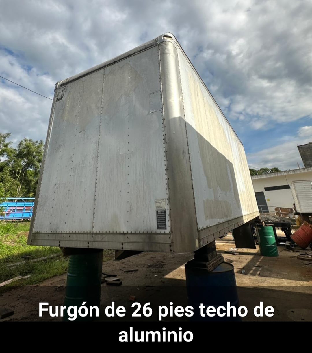 VENDO BONITO FURGON DE 26 PIES TECHO DE ALUMINIO EN PERFECTAS CONDICIONES LO TEN