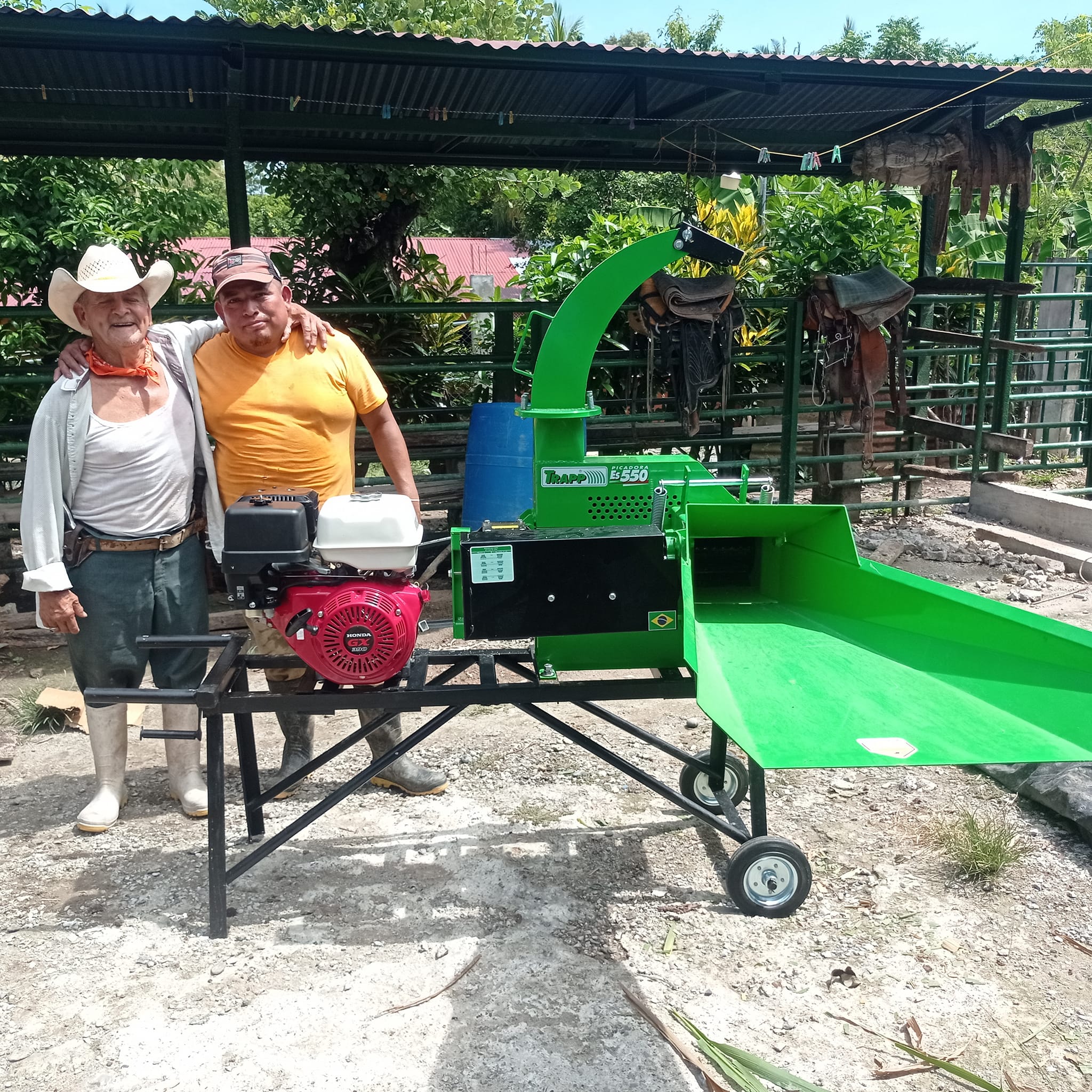 Buenos días disponible 
 Ensiladoras de sacate 
 Es550 en forma de carretilla