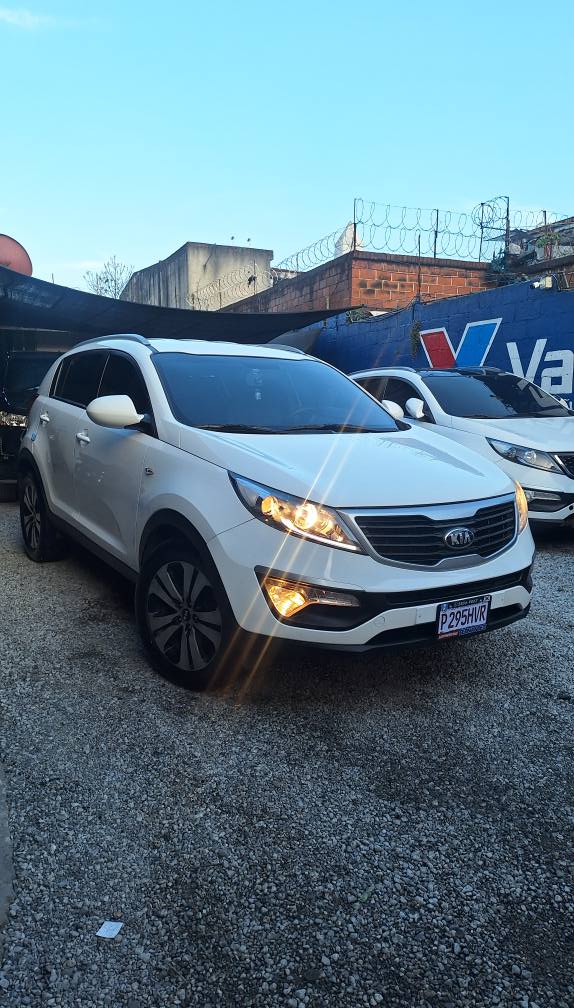 RECIEN INGRESADAS

DISPONIBLES: 

KIA SPORTAGE BLANCA 2013 TLX (Q71,000) NEGOCIA