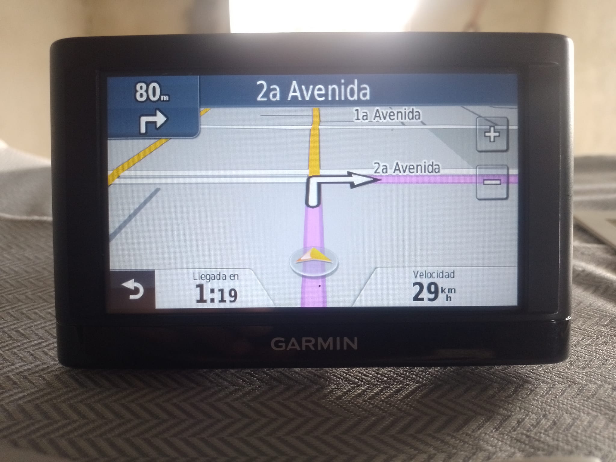 Busca cualquier direcccion y conduce seguro con un GPS Garmin.

Indicado para to