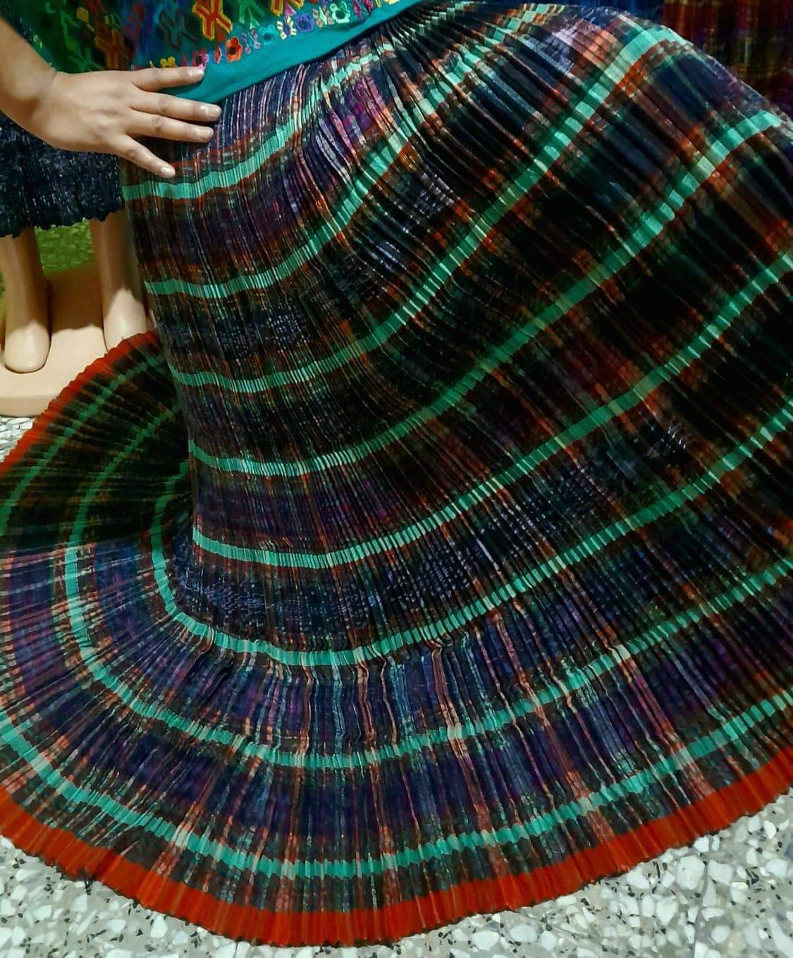 Le ofrecemos lindos Trajes Típicos de modas. Contamos con amplia variedad Trajes