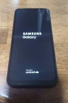 Samsung a14 
 De claro 
 Memoria 128 
 Ram 4 + 4 
 A toda prueba teléfono en muy