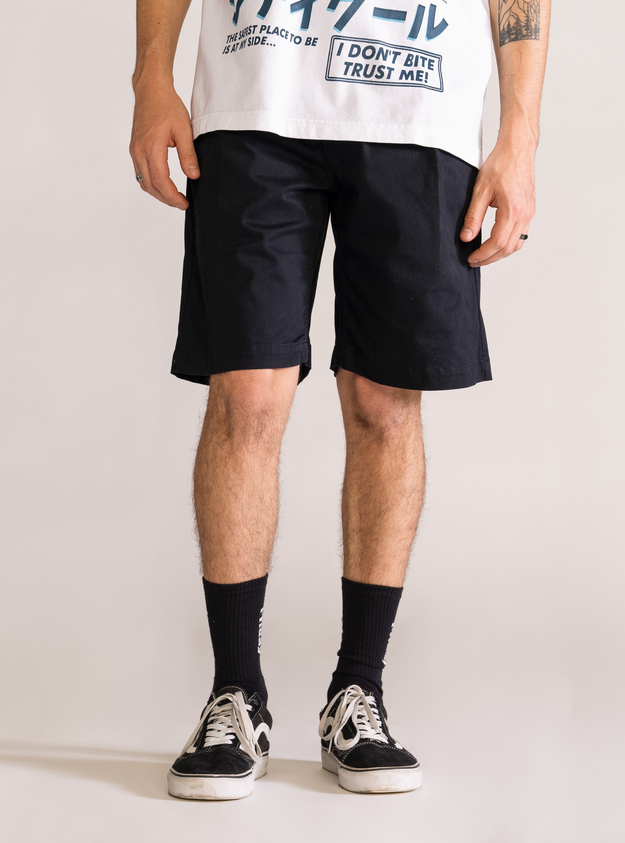 Flare Up Short, Negro