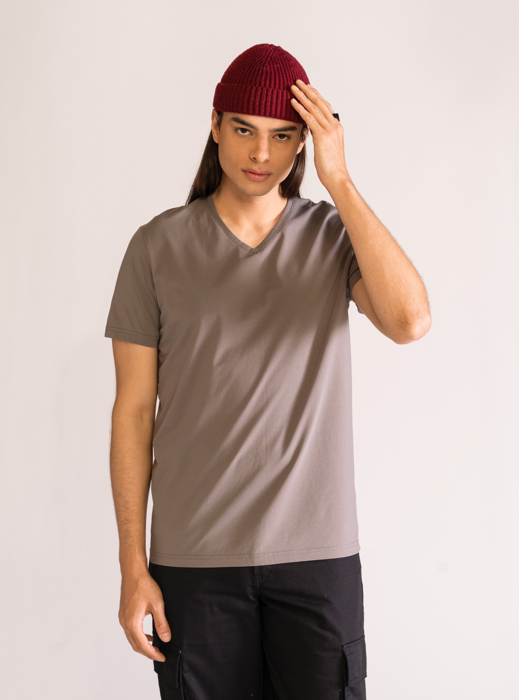 The Perfect T-Shirt V-Neck, Gris Obscuro