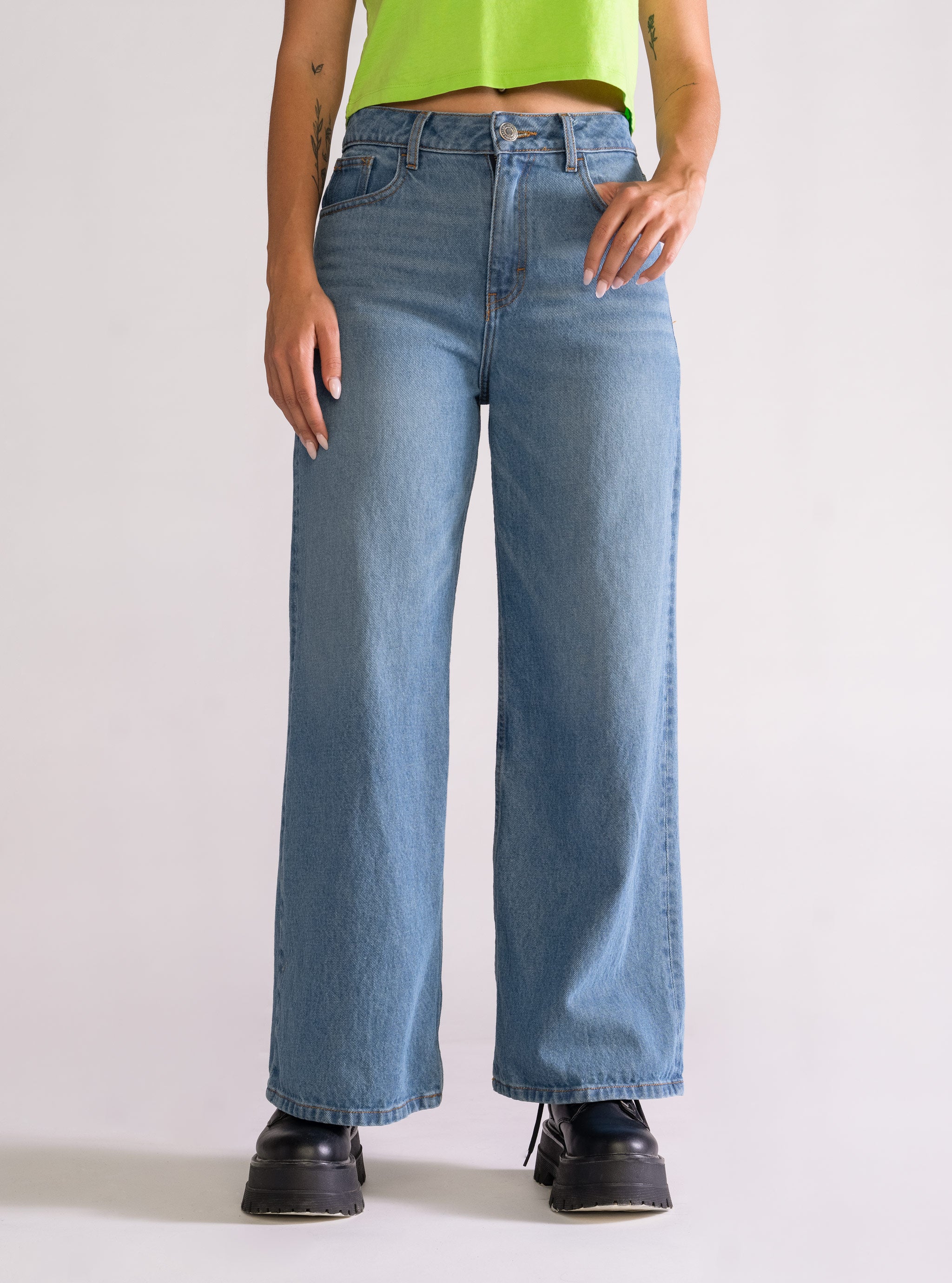 What's Luv? Wide Leg Jeans, Azul Claro