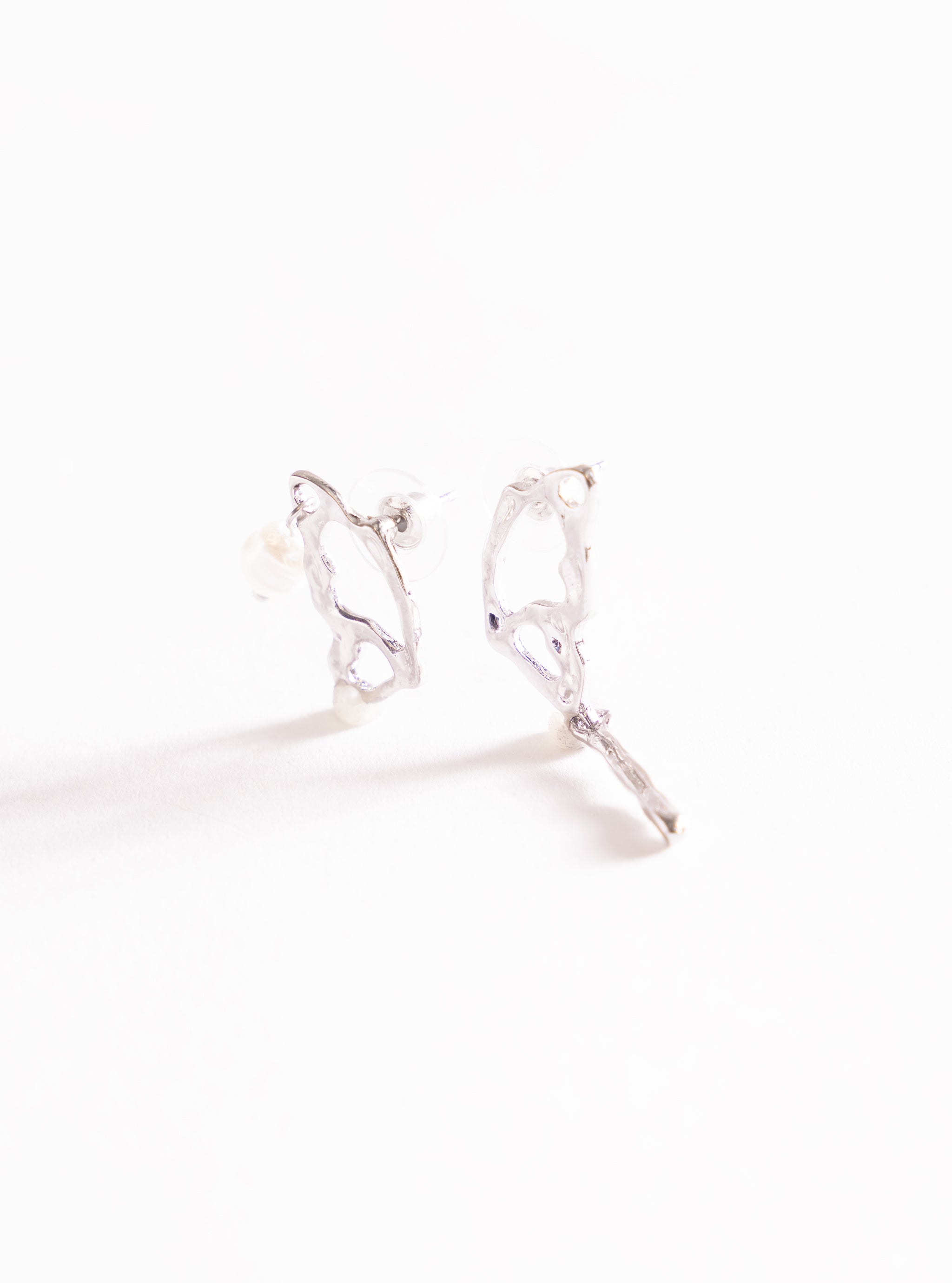 Beautiful Butterfly Aretes, Plateado