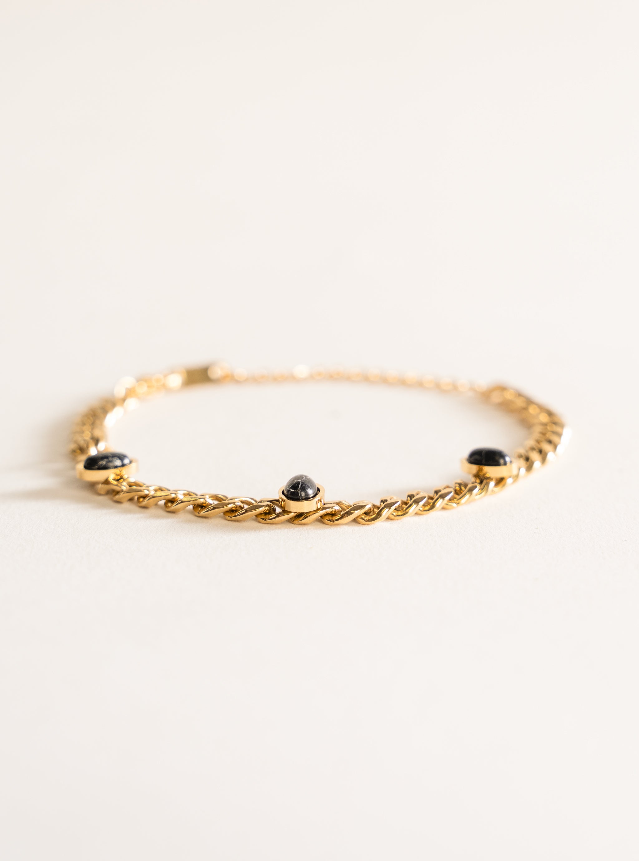 Timeless Loop Brazalete, Negro