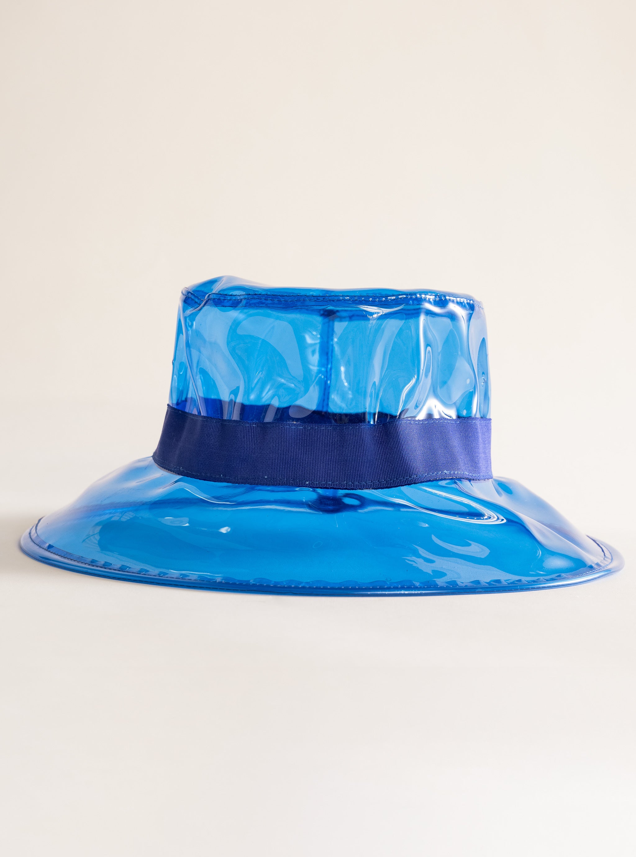 Ooh La La Waterproof Bucket Hat, Azul Obscuro