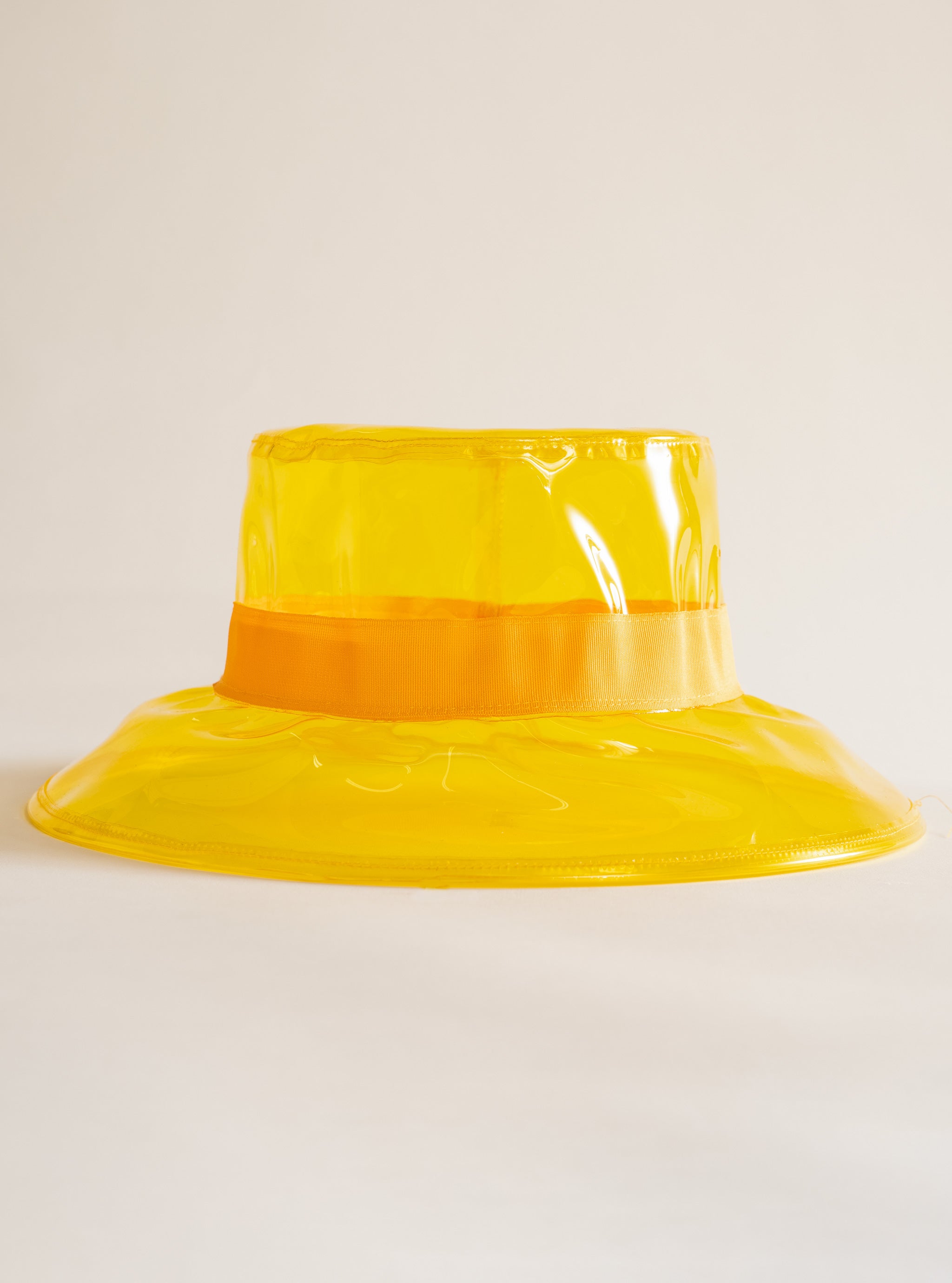 Ooh La La Waterproof Bucket Hat, Amarillo Claro