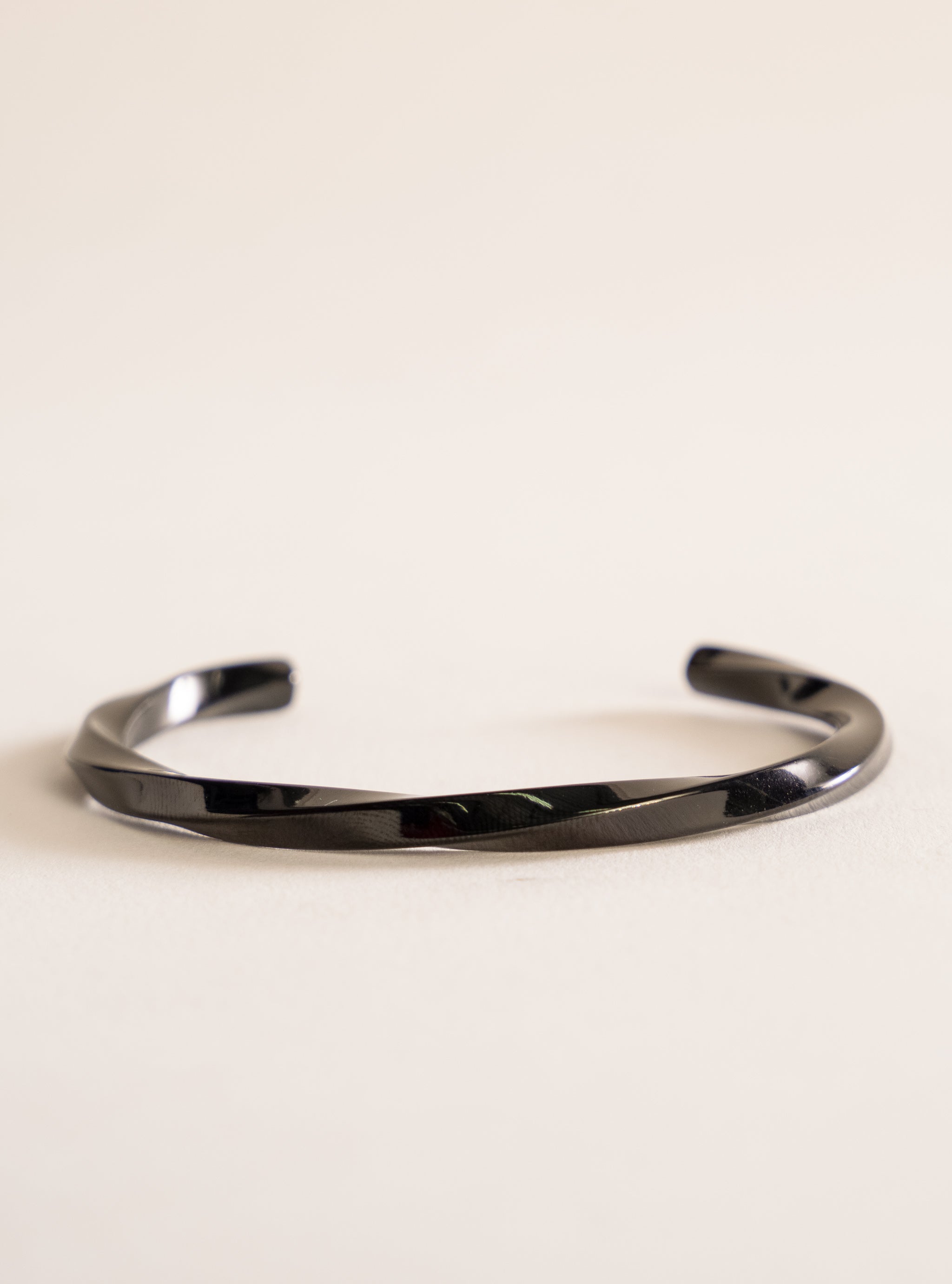 Wilton Bracelet, Negro