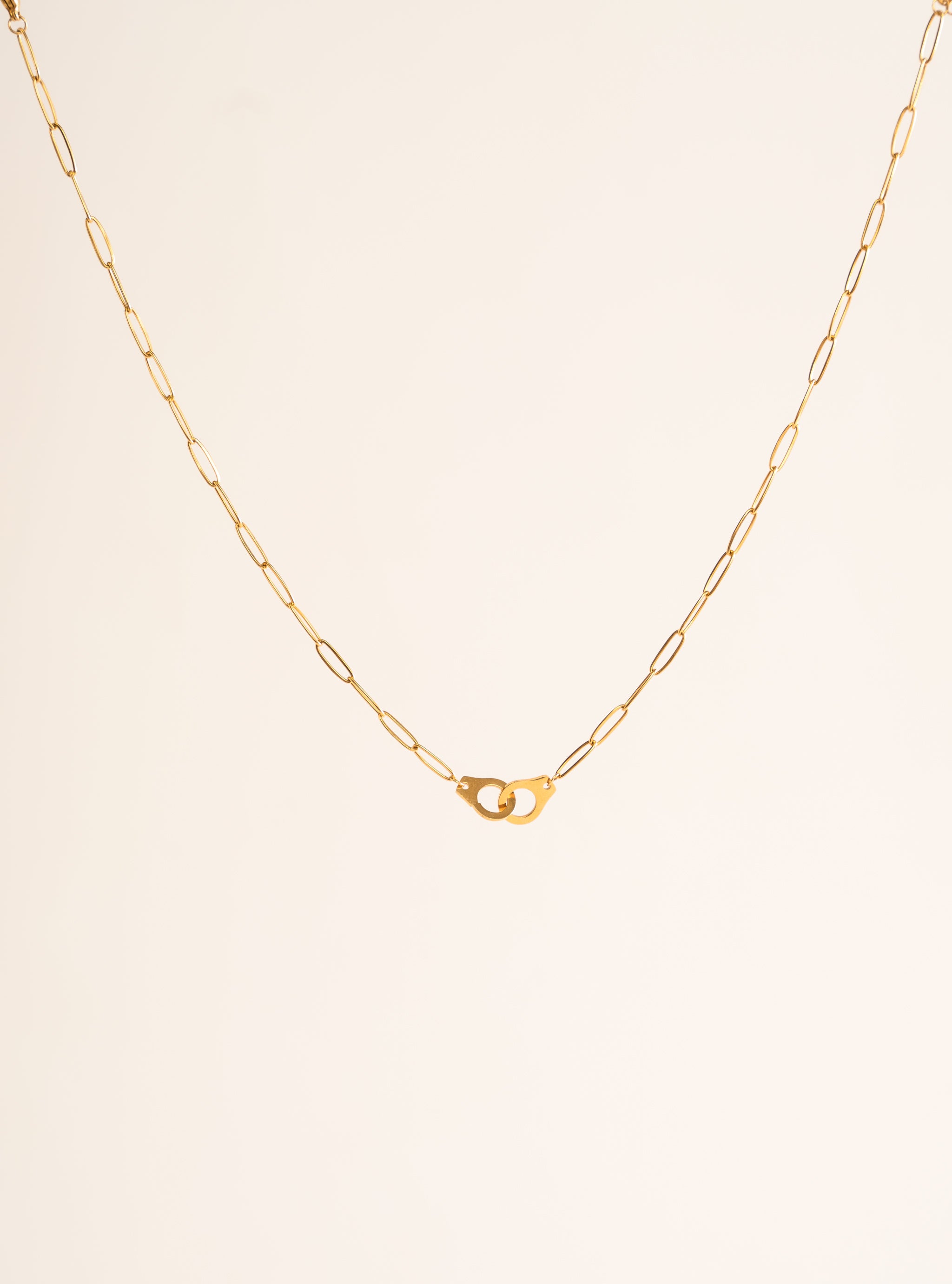 Paperclip Handcuffs Necklace, Dorado